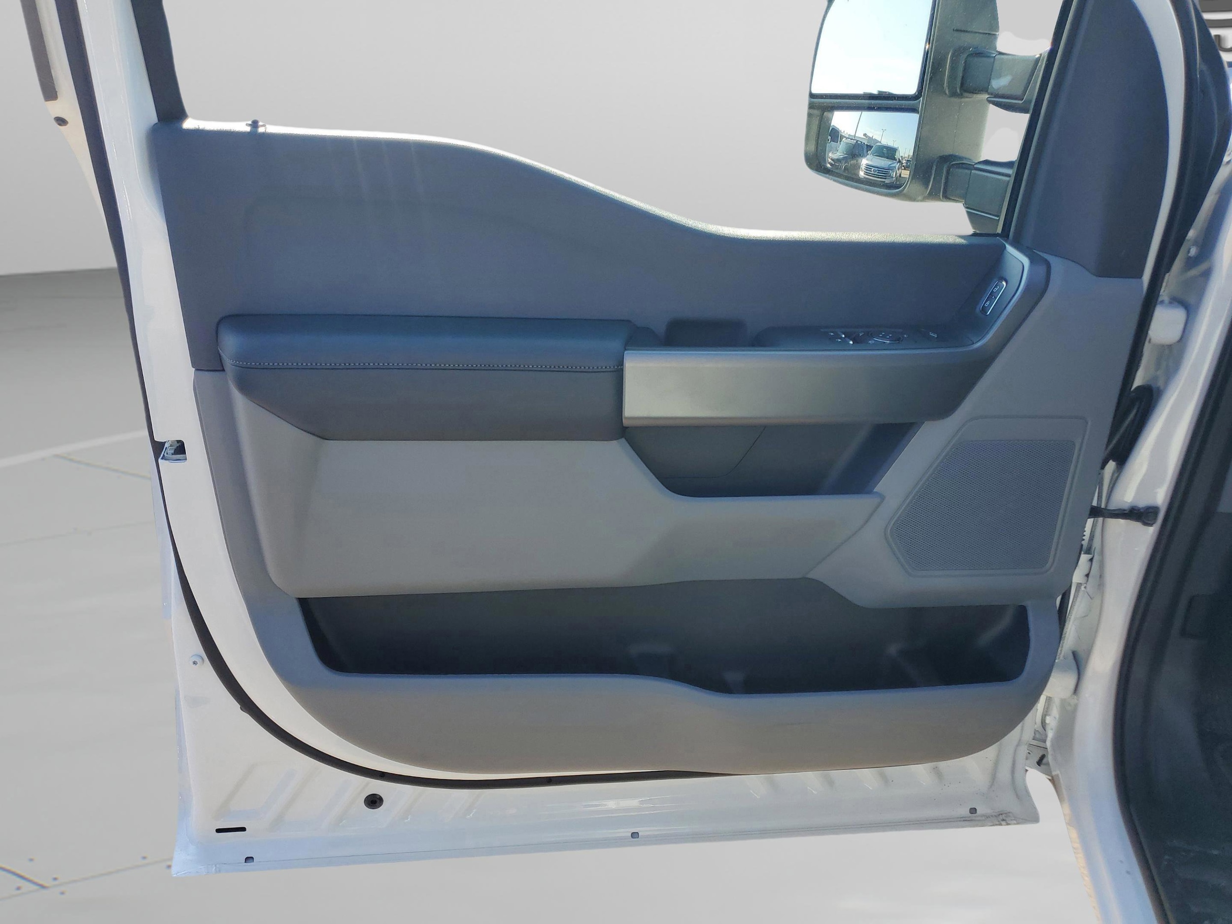 2025 Ford F-350 Super Duty XLT - Photo 30