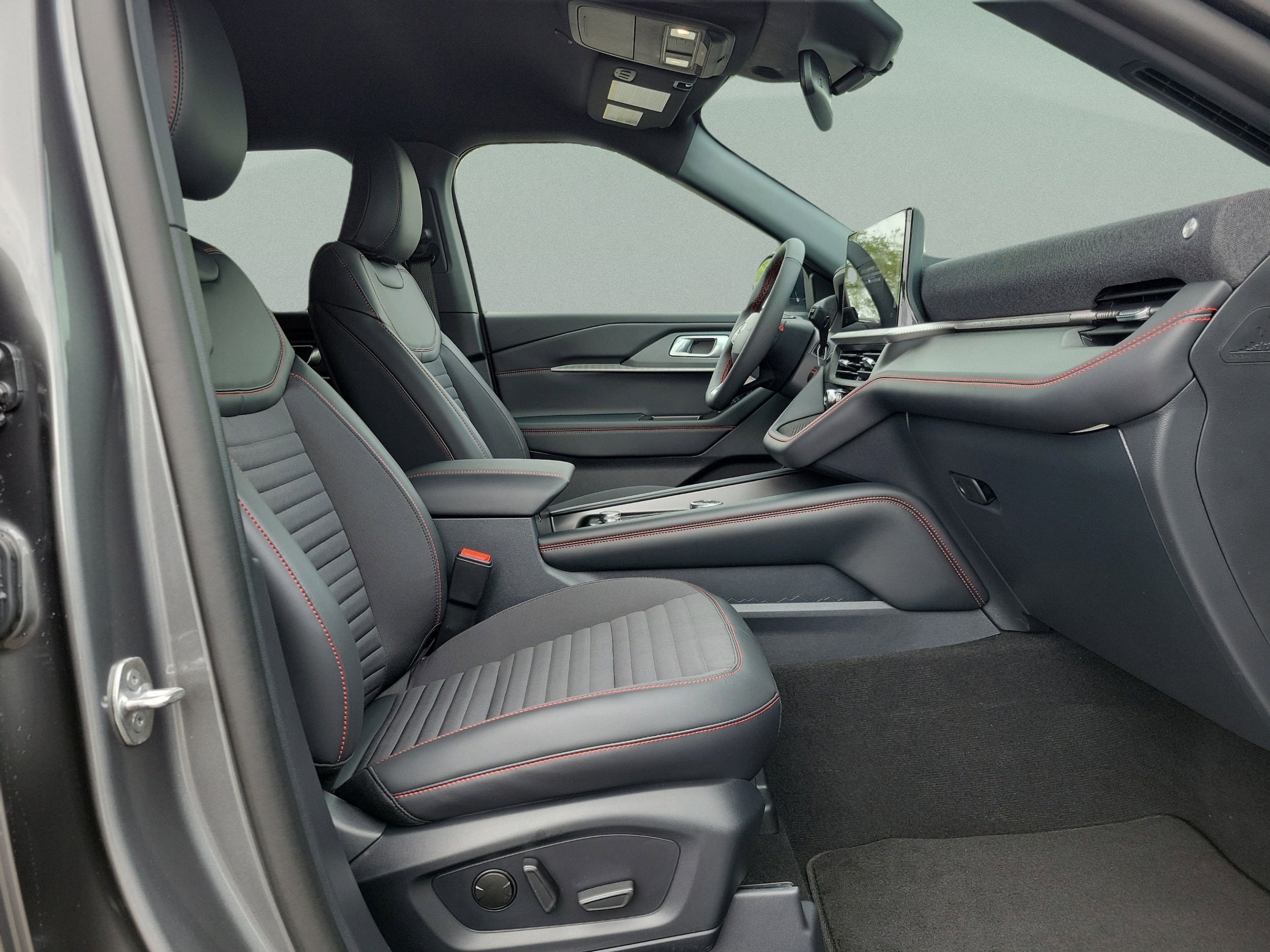 2026 Ford Explorer ST-Line - Photo 30