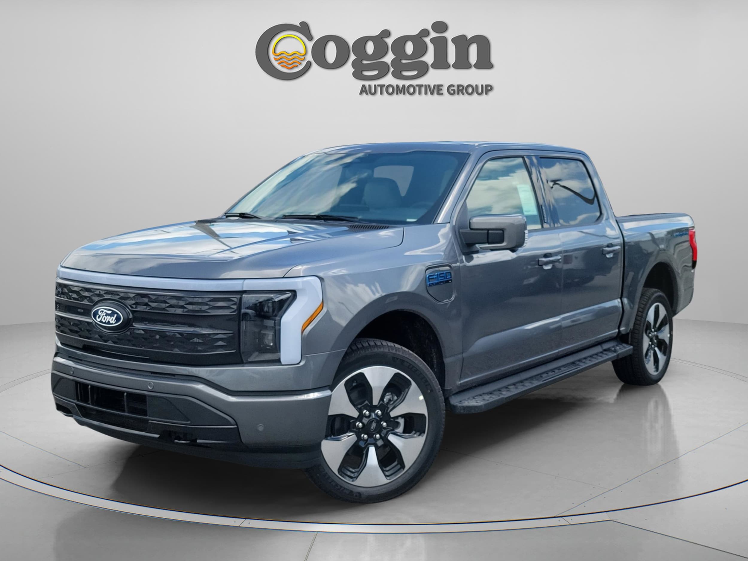 2025 Ford F-150 Lightning Platinum's photo