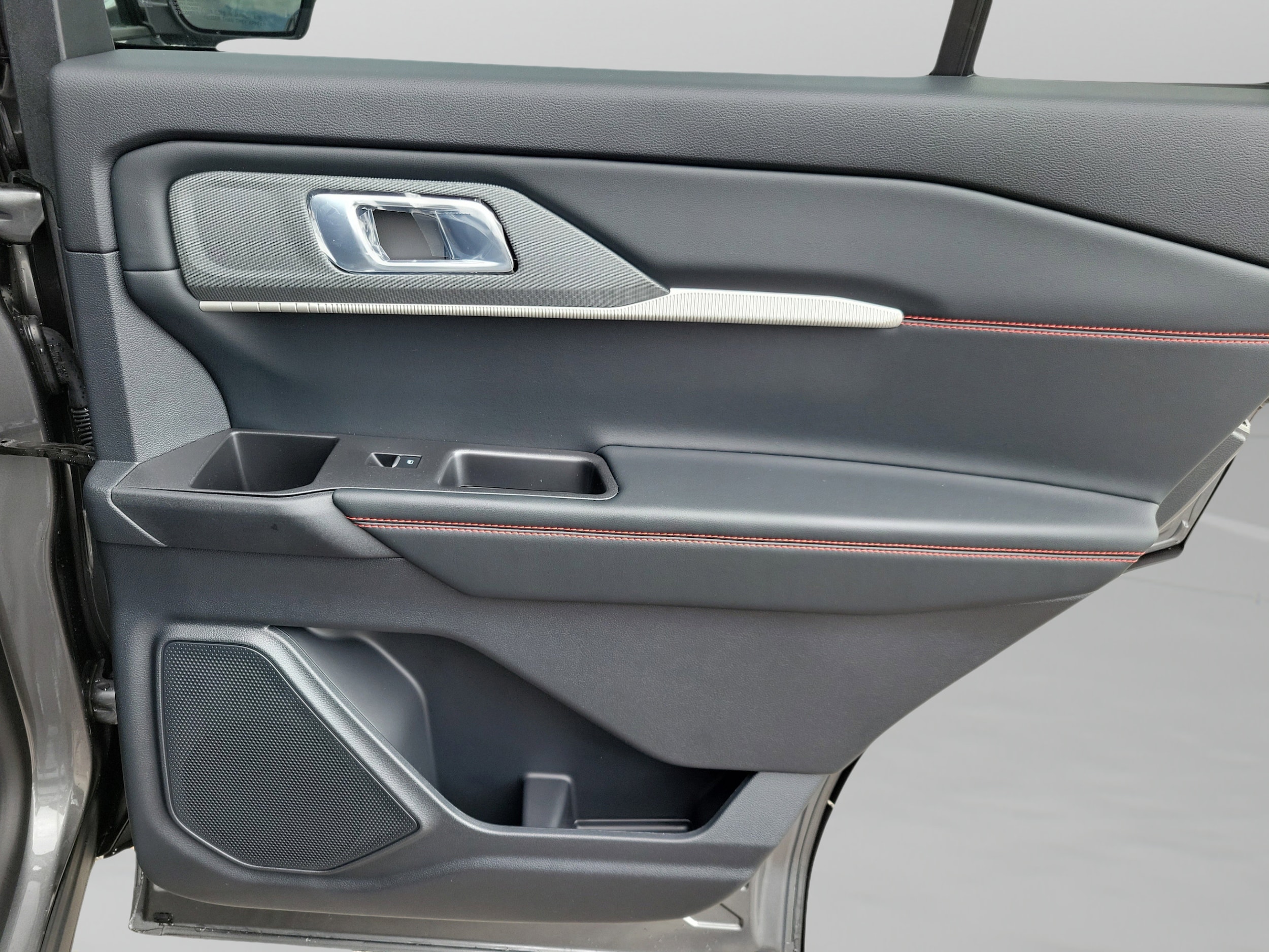 2026 Ford Explorer ST-Line - Photo 25