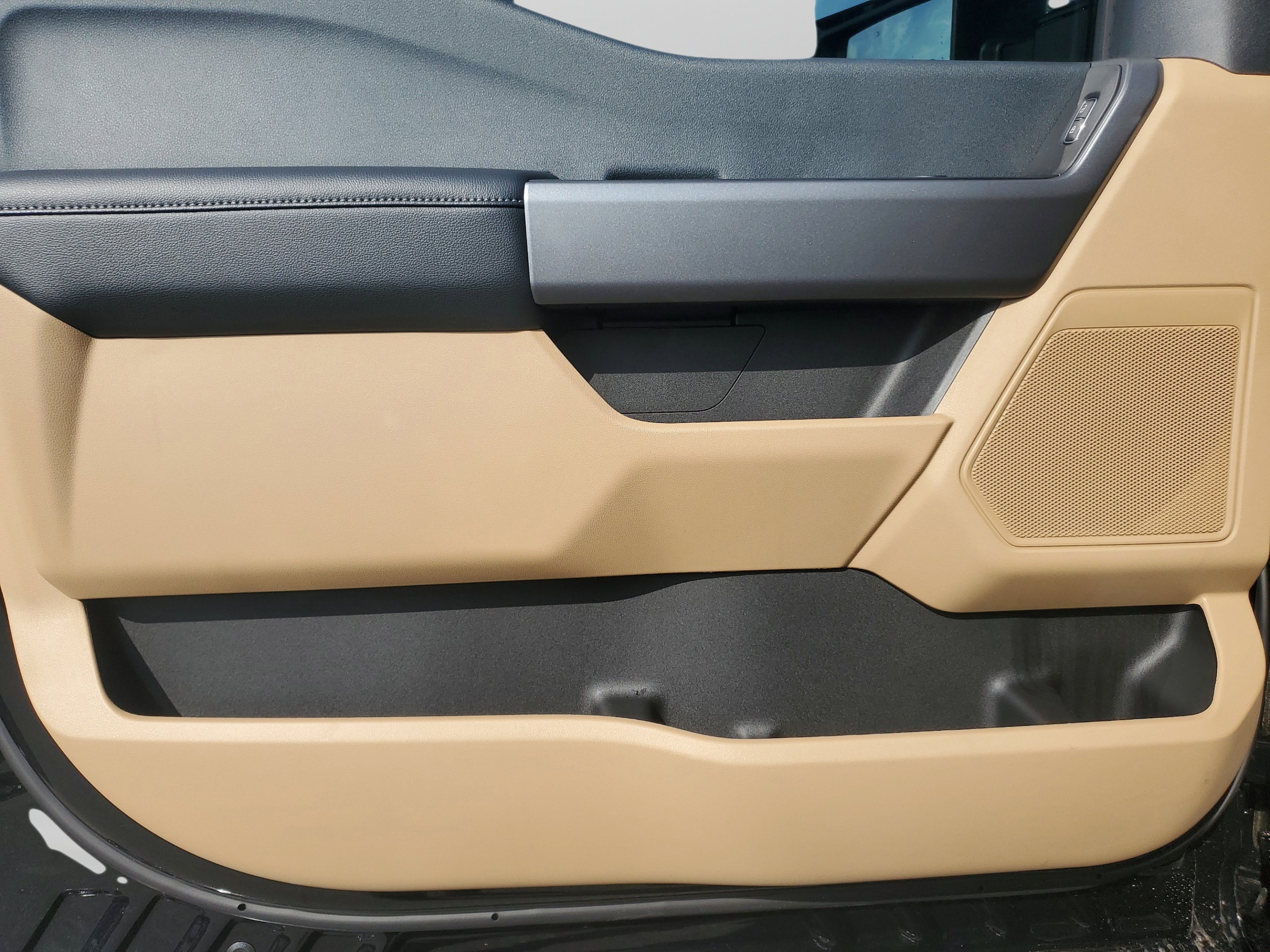 2025 Ford F-350 Super Duty XLT - Photo 14