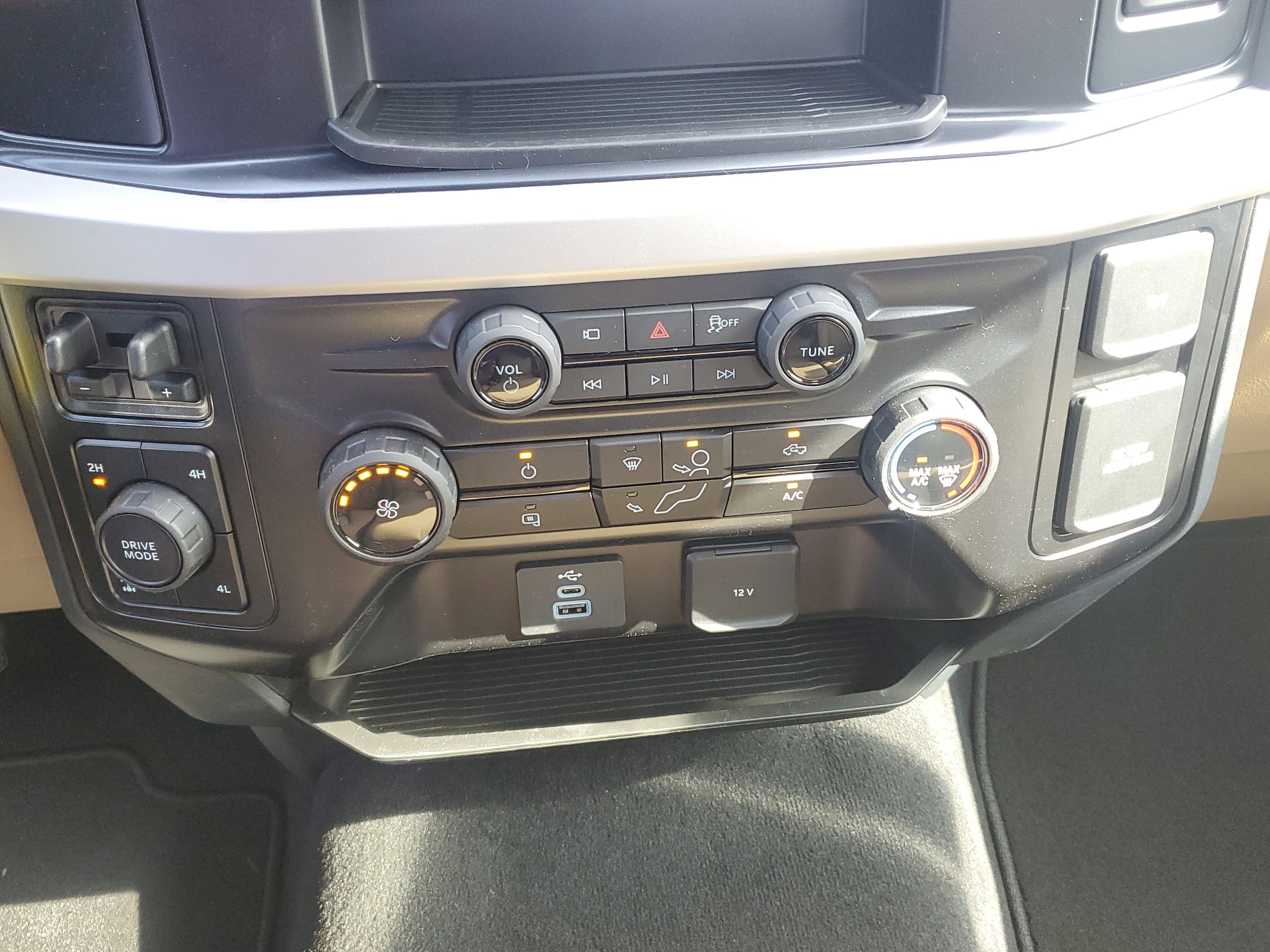 2025 Ford F-350 Super Duty XLT - Photo 29