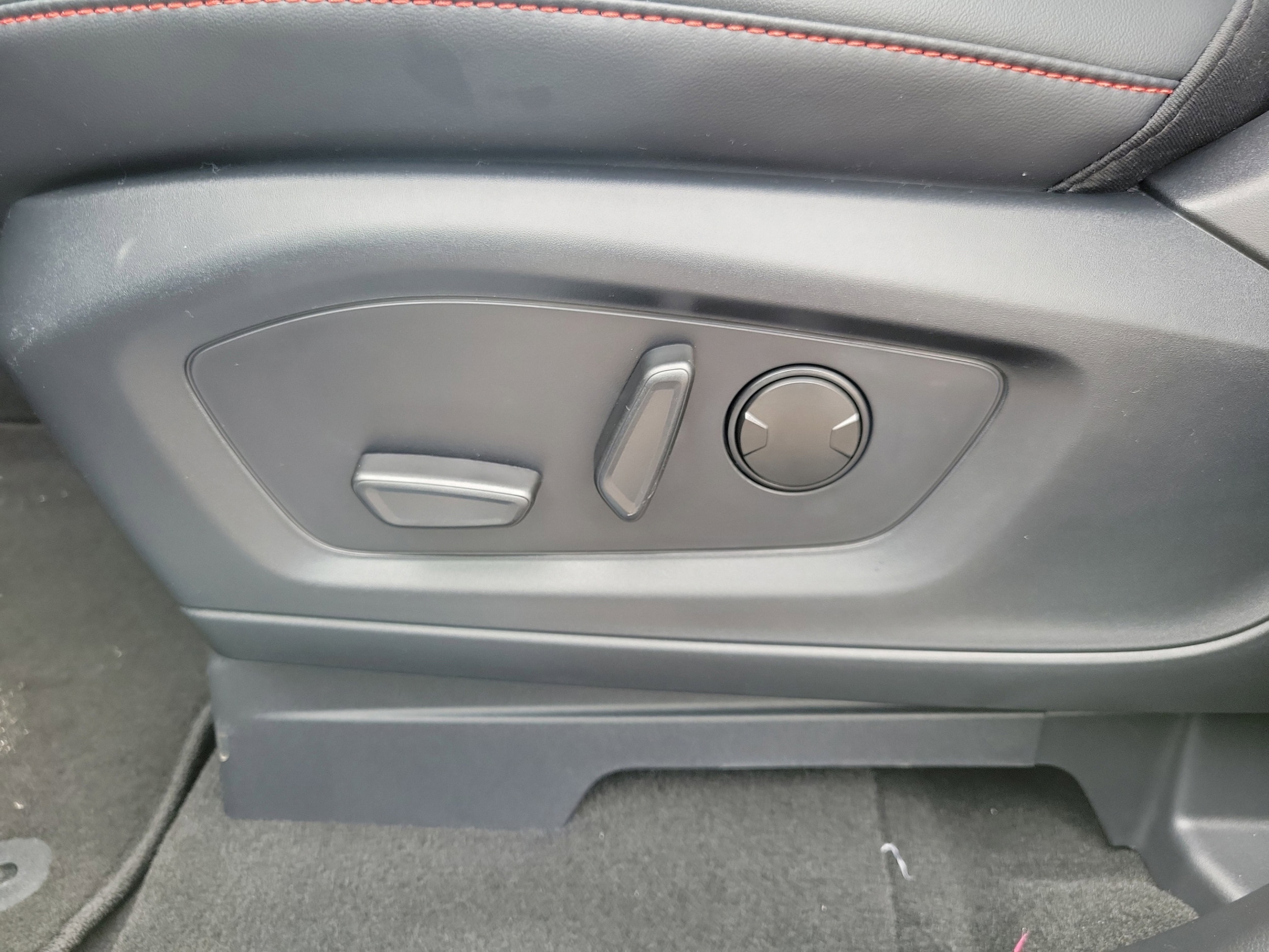 2026 Ford Explorer ST-Line - Photo 9