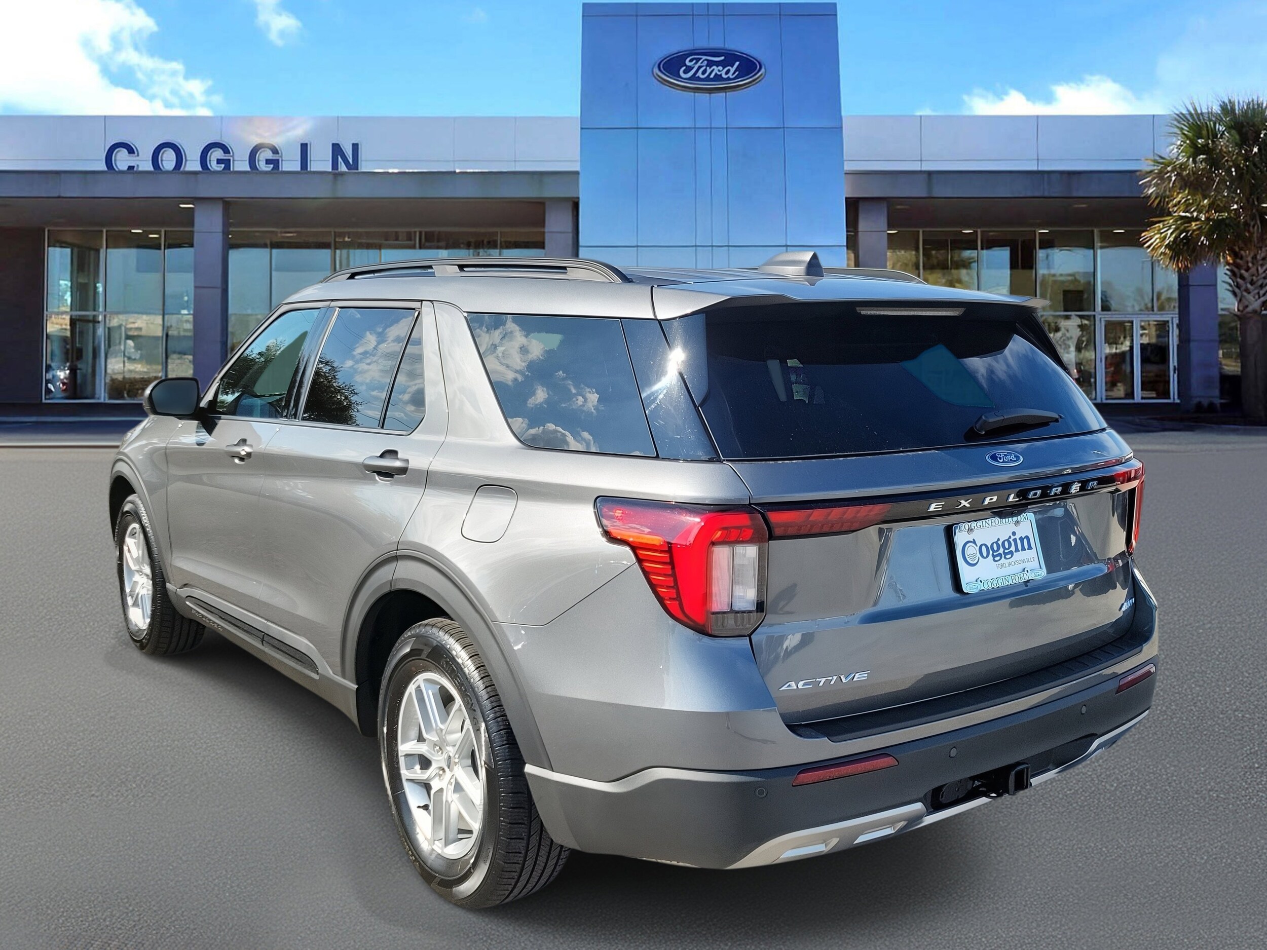 2026 Ford Explorer photo 3