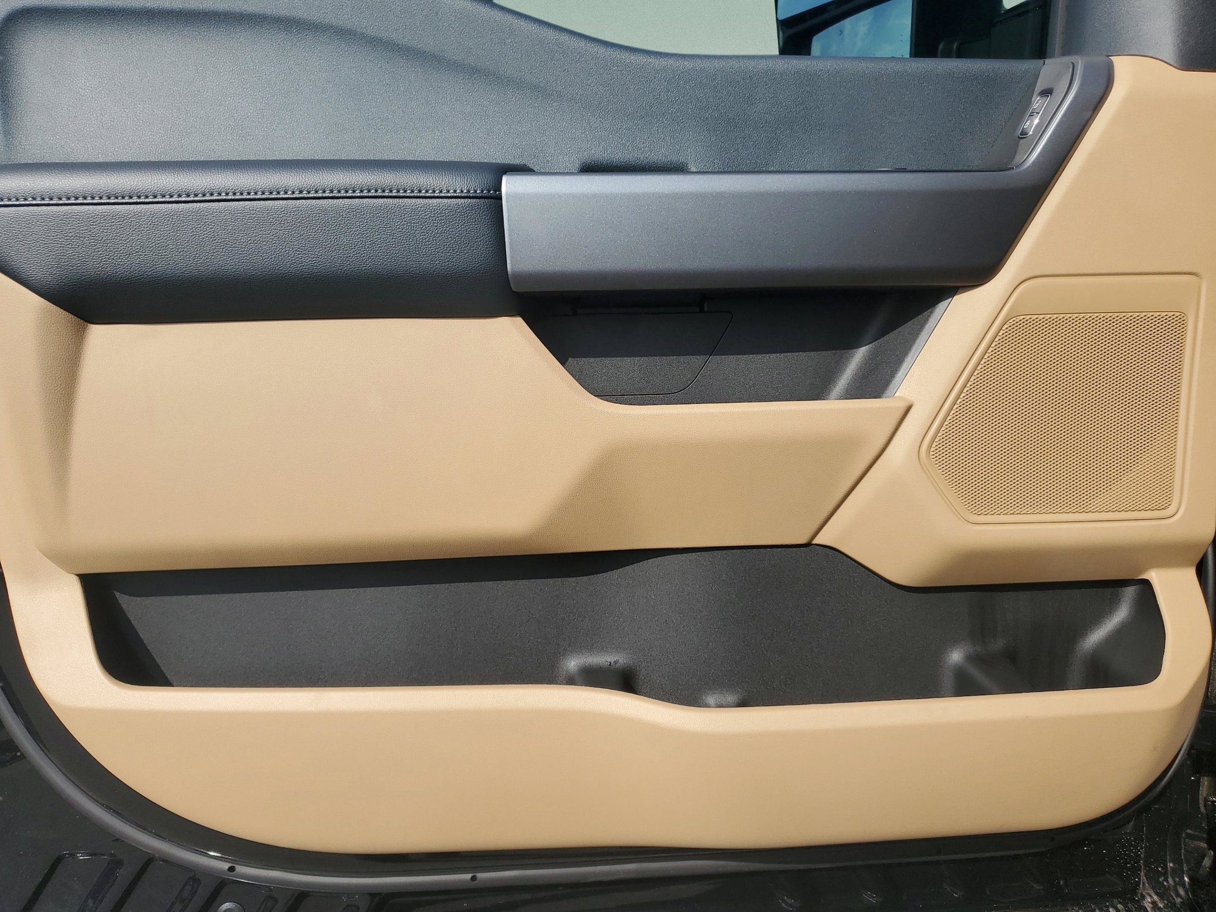 2025 Ford F-350 Super Duty XLT - Photo 17