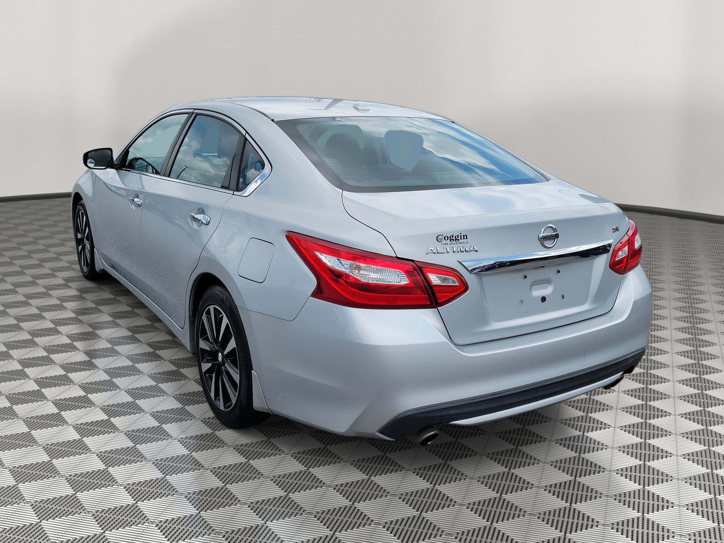 Used 2017 Nissan Altima SV with VIN 1N4AL3AP9HC495324 for sale in Jacksonville, FL