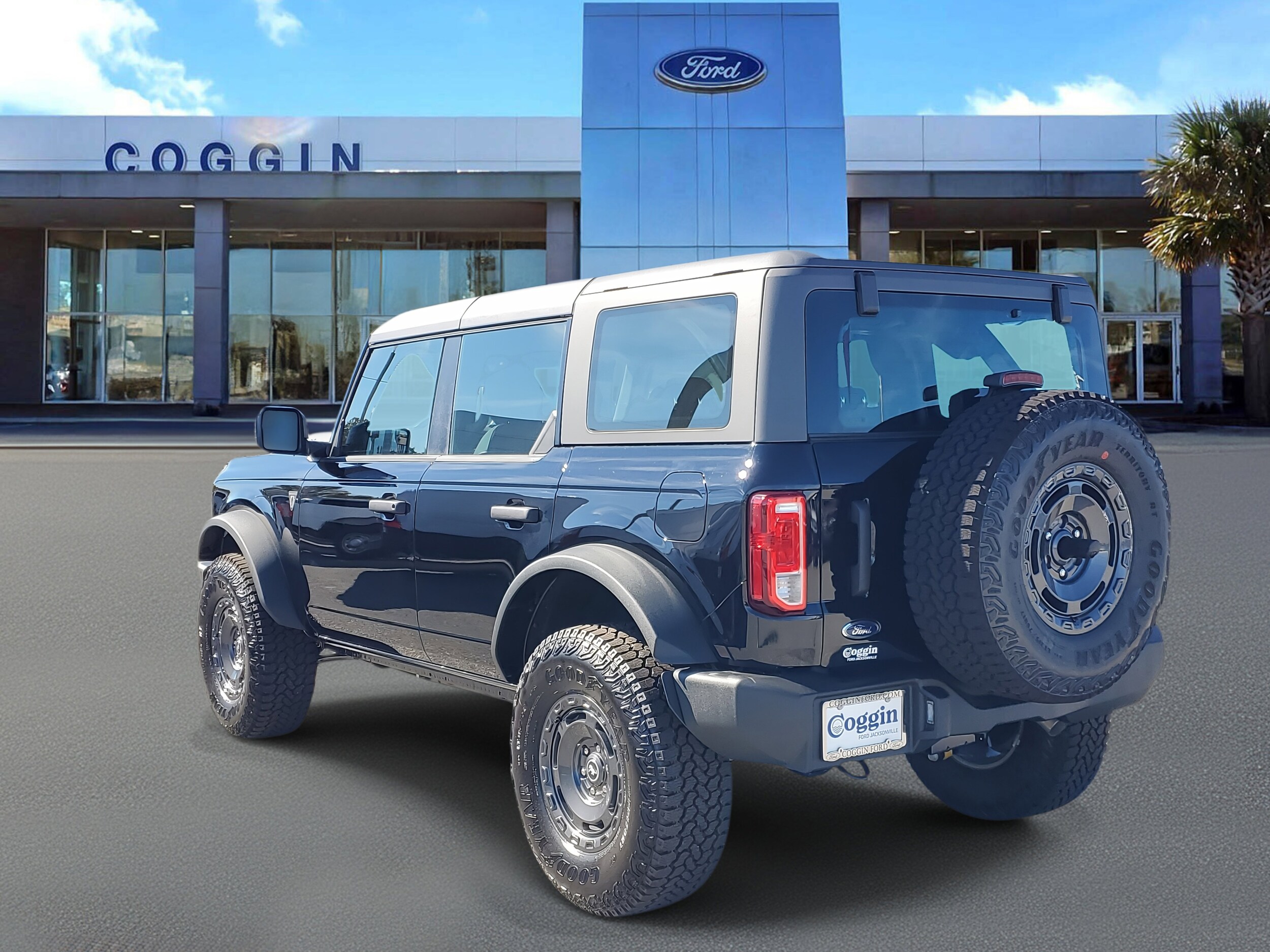 2025 Ford Bronco Base photo 3
