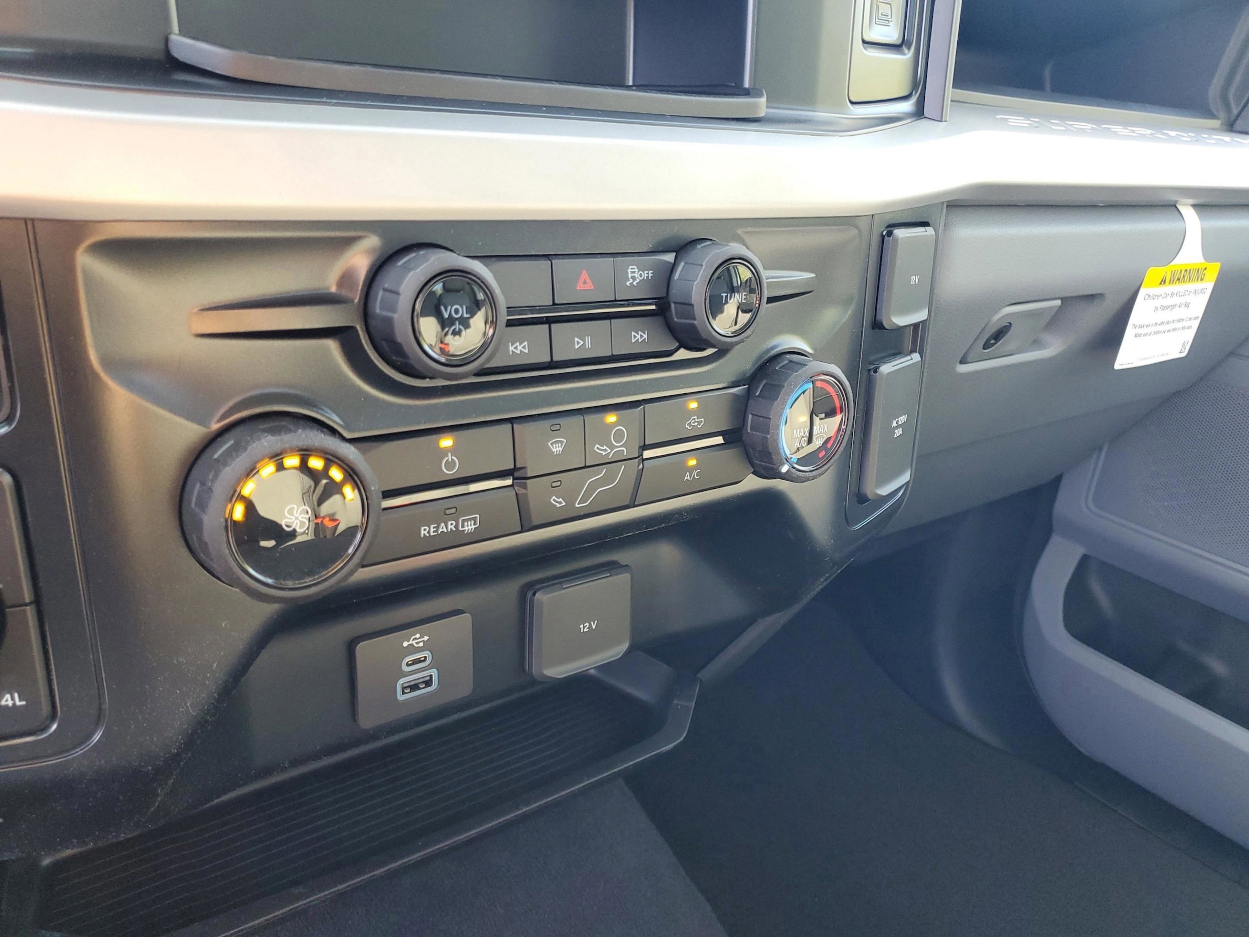 2025 Ford F-350 Super Duty XLT - Photo 19