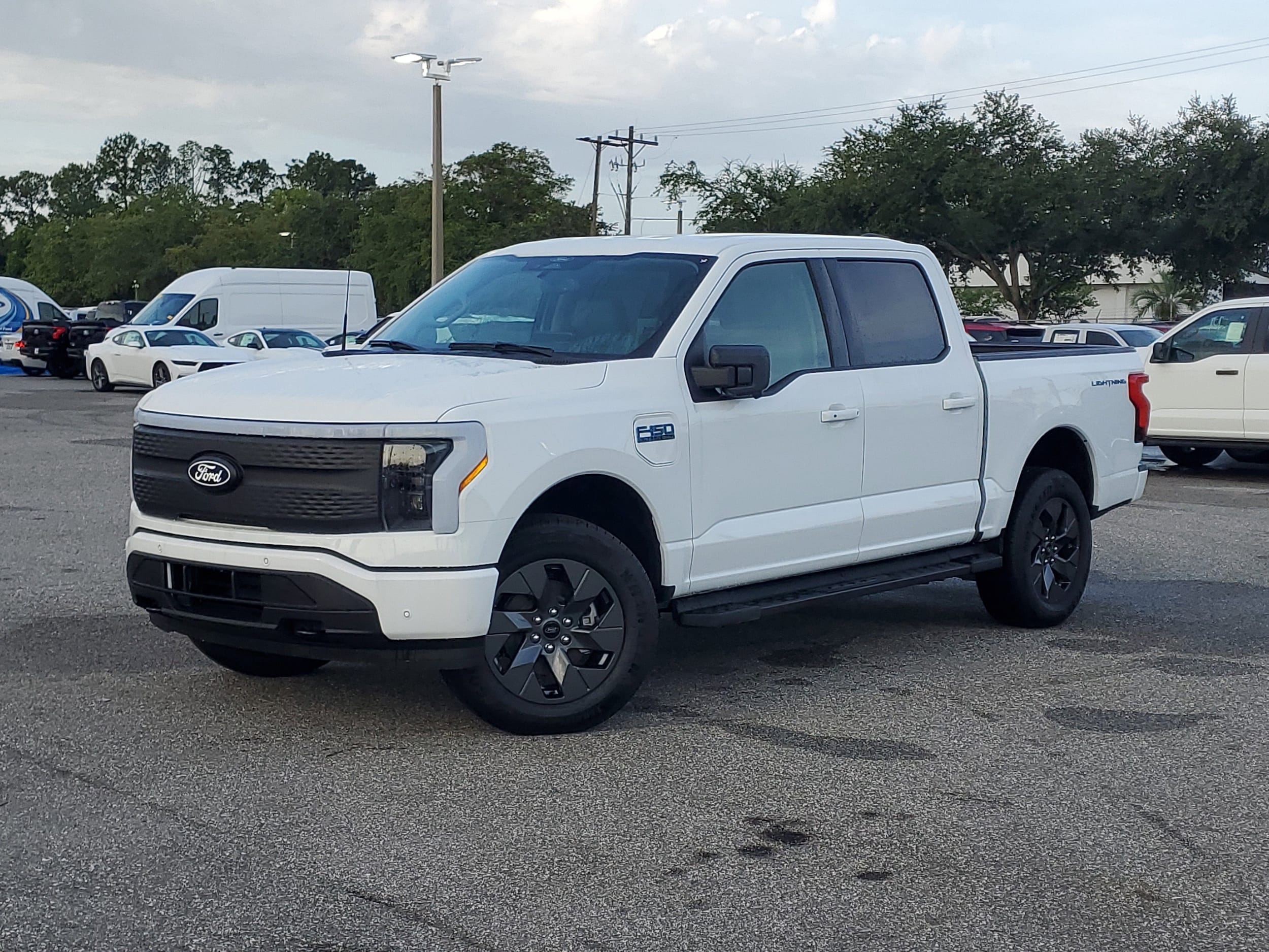 2025 Ford F-150 Lightning Flash's photo