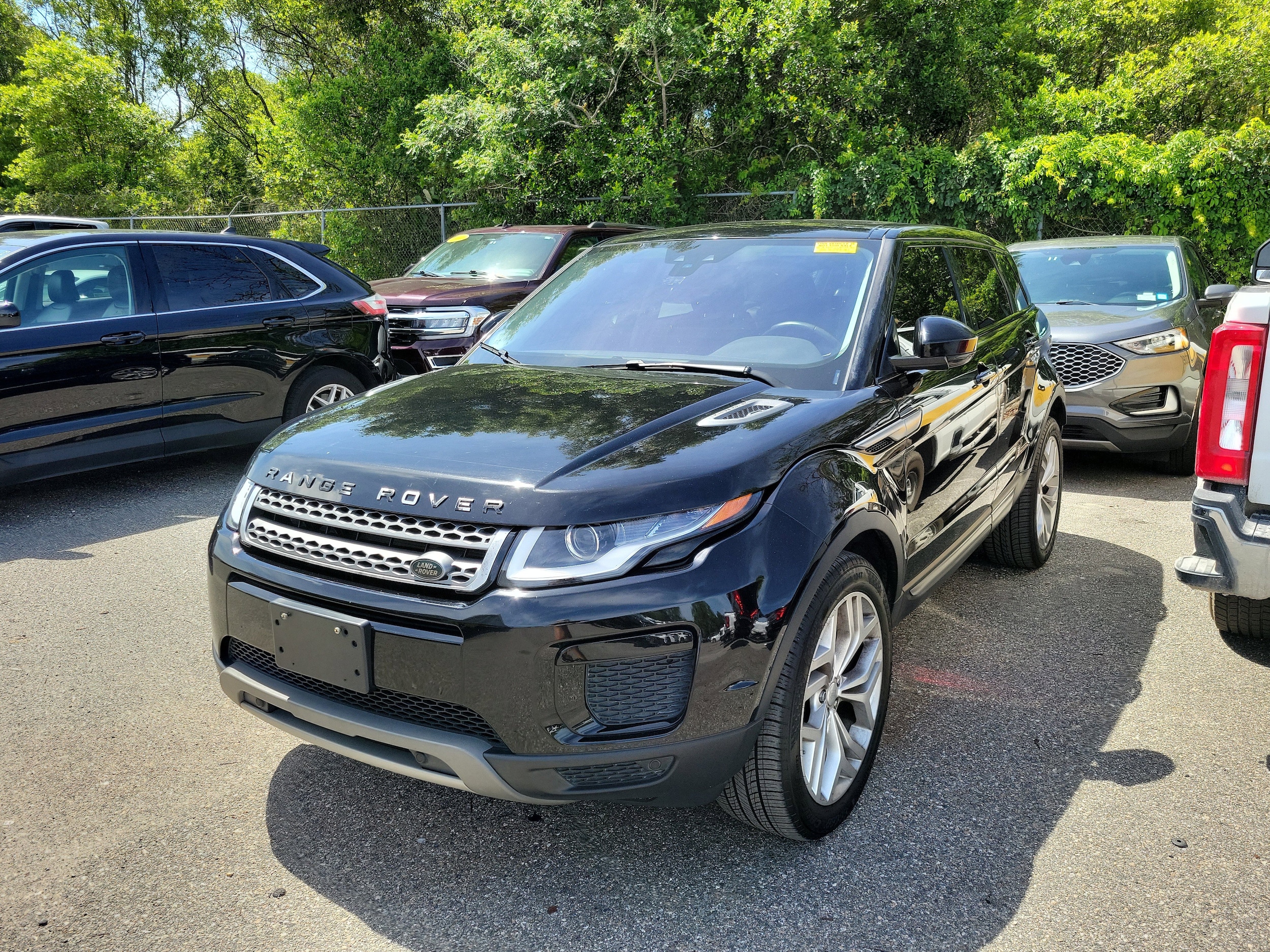 2019 Land Rover Range Rover Evoque SE's photo