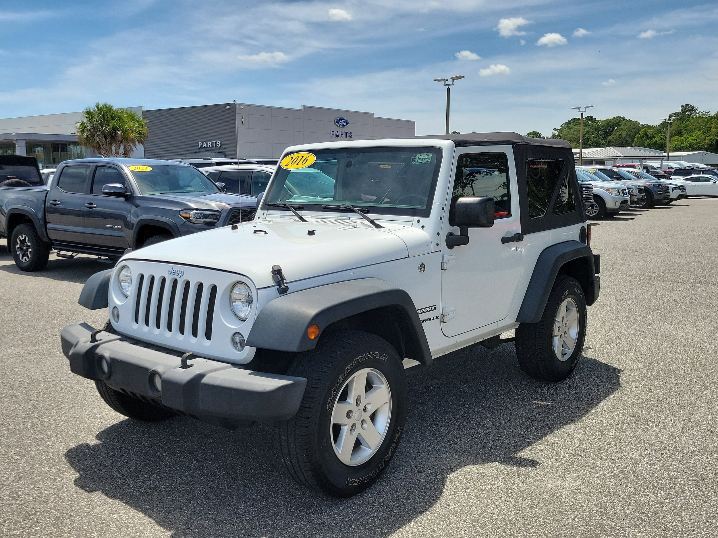 2016 Jeep Wrangler Sport's photo