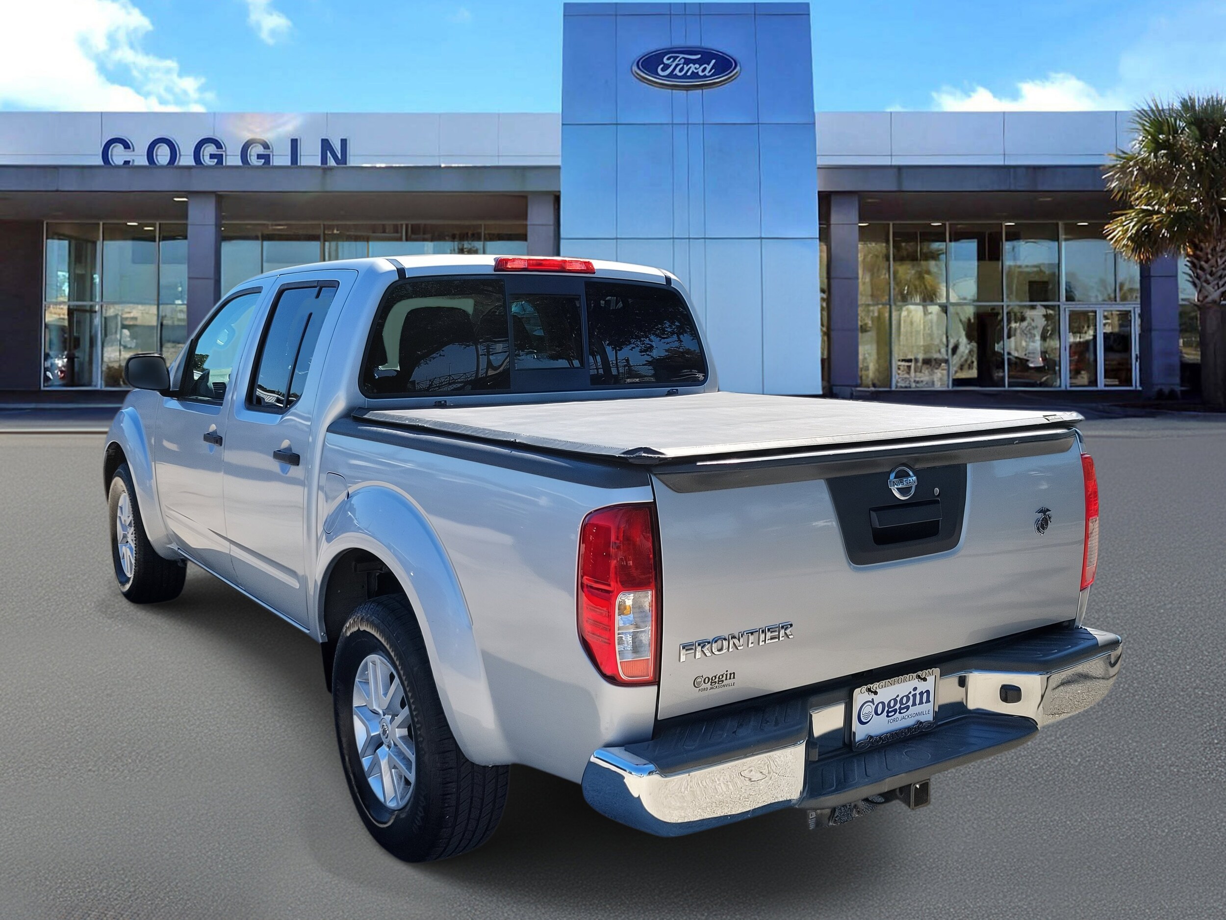 2016 Nissan Frontier SV photo 2