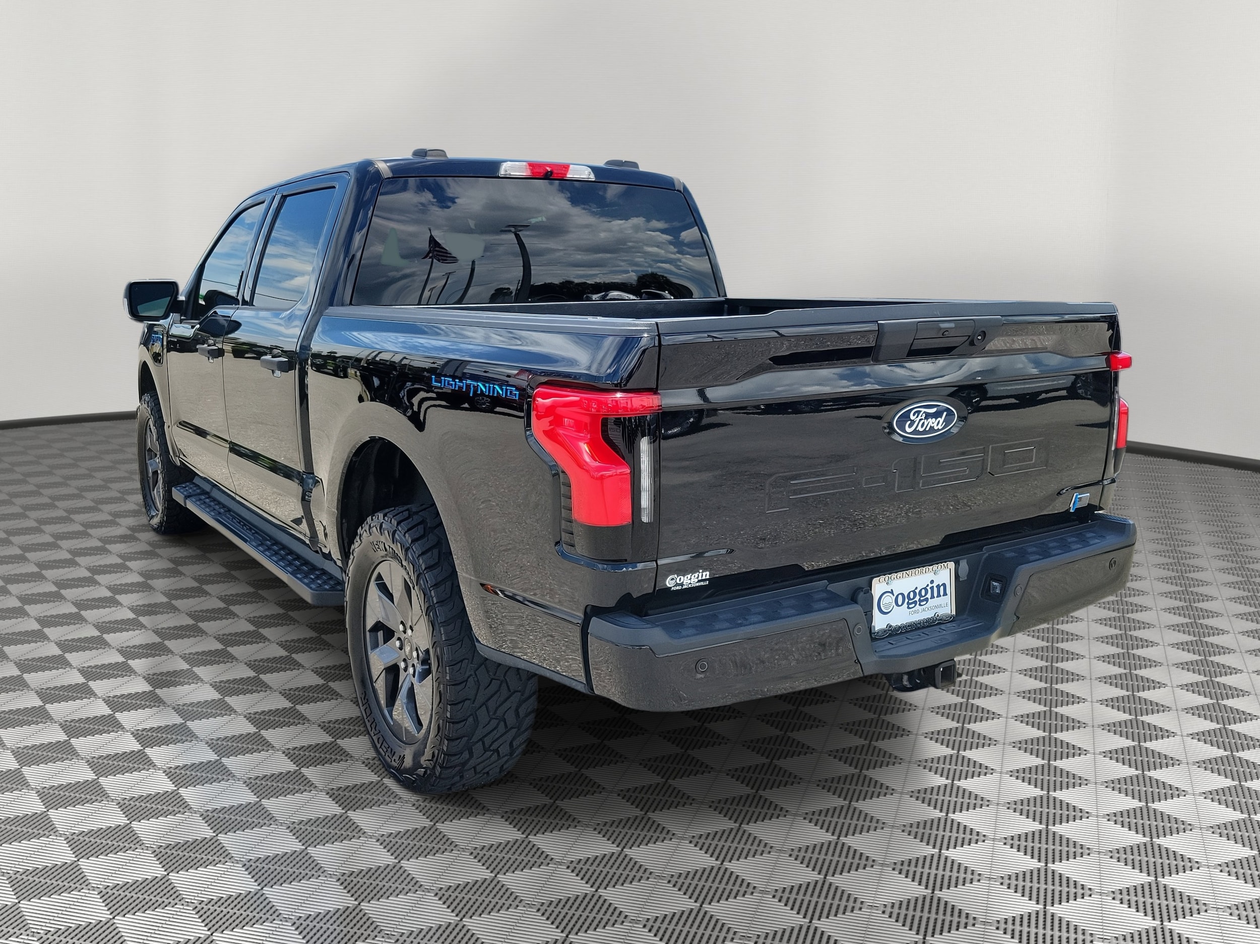 Used 2024 Ford F-150 Lightning XLT with VIN 1FTVW3LK9RWG07432 for sale in Jacksonville, FL