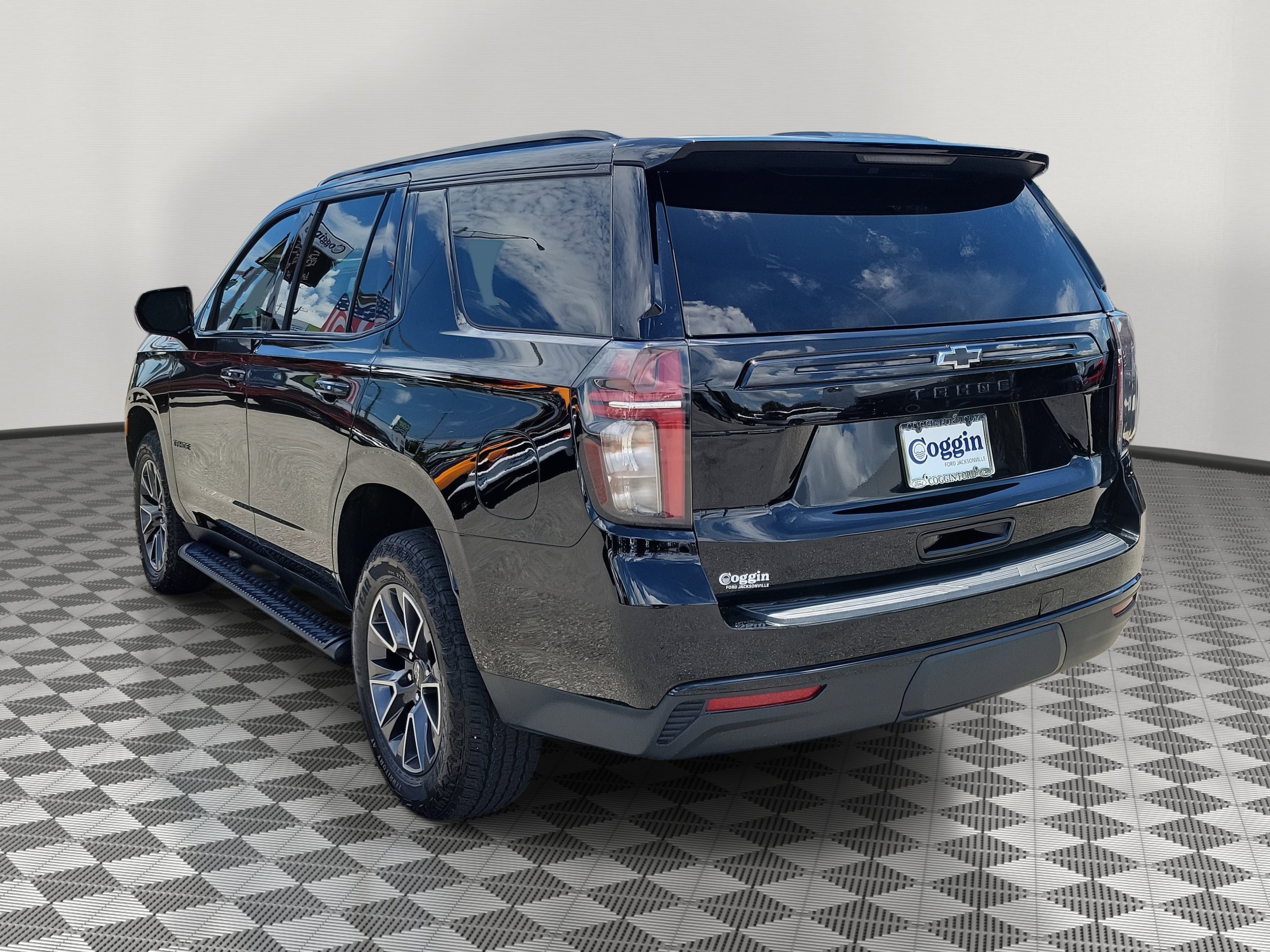 Used 2023 Chevrolet Tahoe Z71 with VIN 1GNSKPKD5PR528206 for sale in Jacksonville, FL
