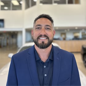 Staff member Andrew Silva from ID_772ca5f0e884