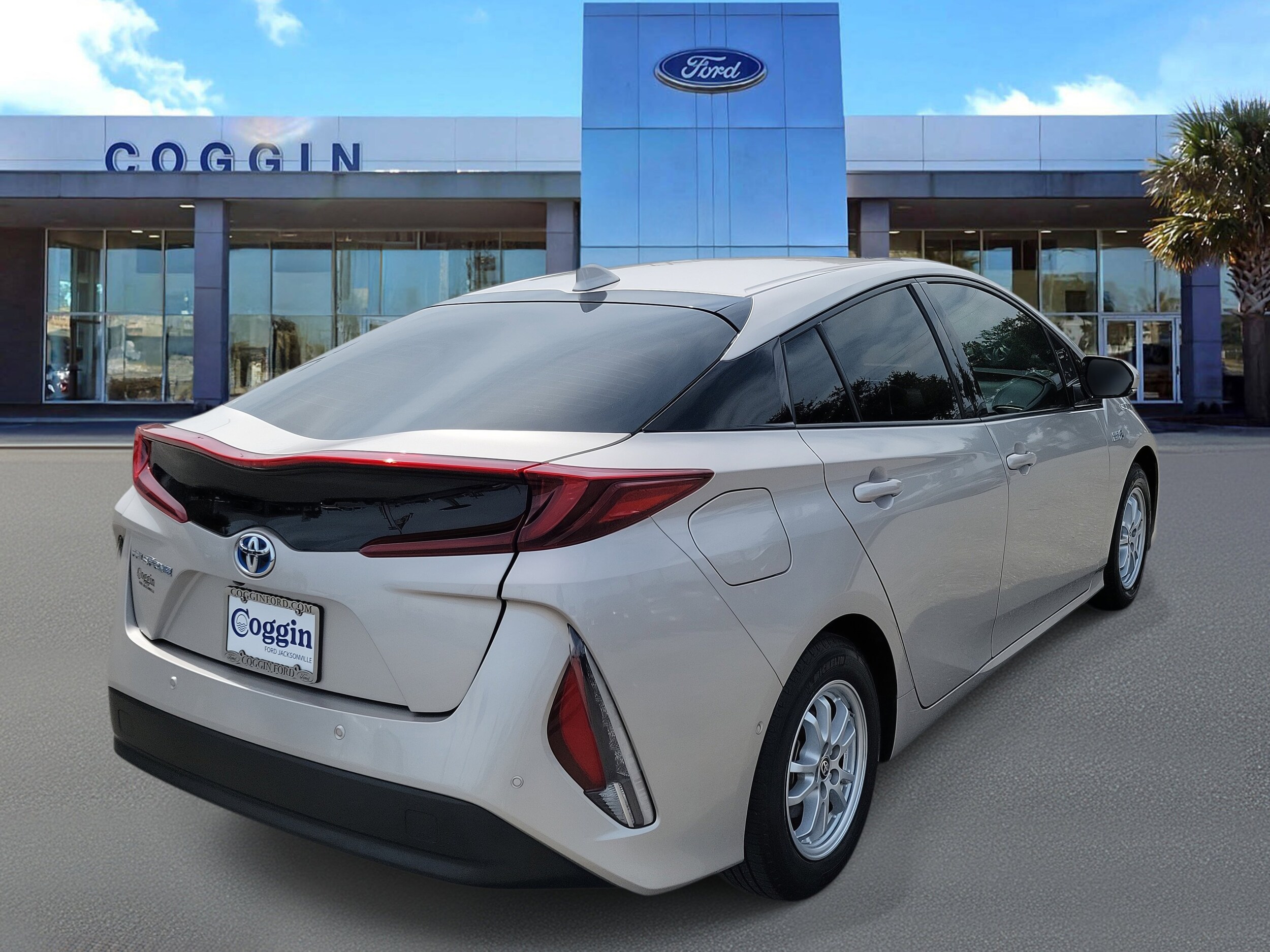 2019 Toyota Prius Prime Advanced photo 2