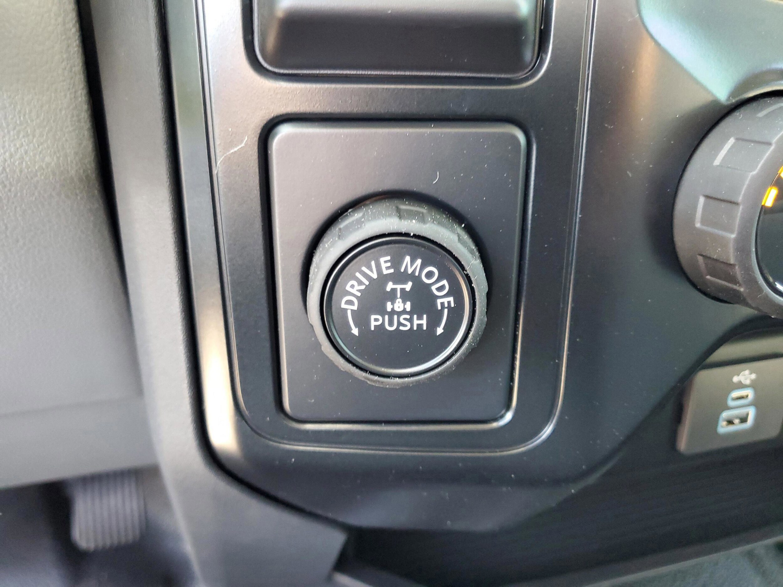 2025 Ford F-250 Super Duty XL - Photo 25