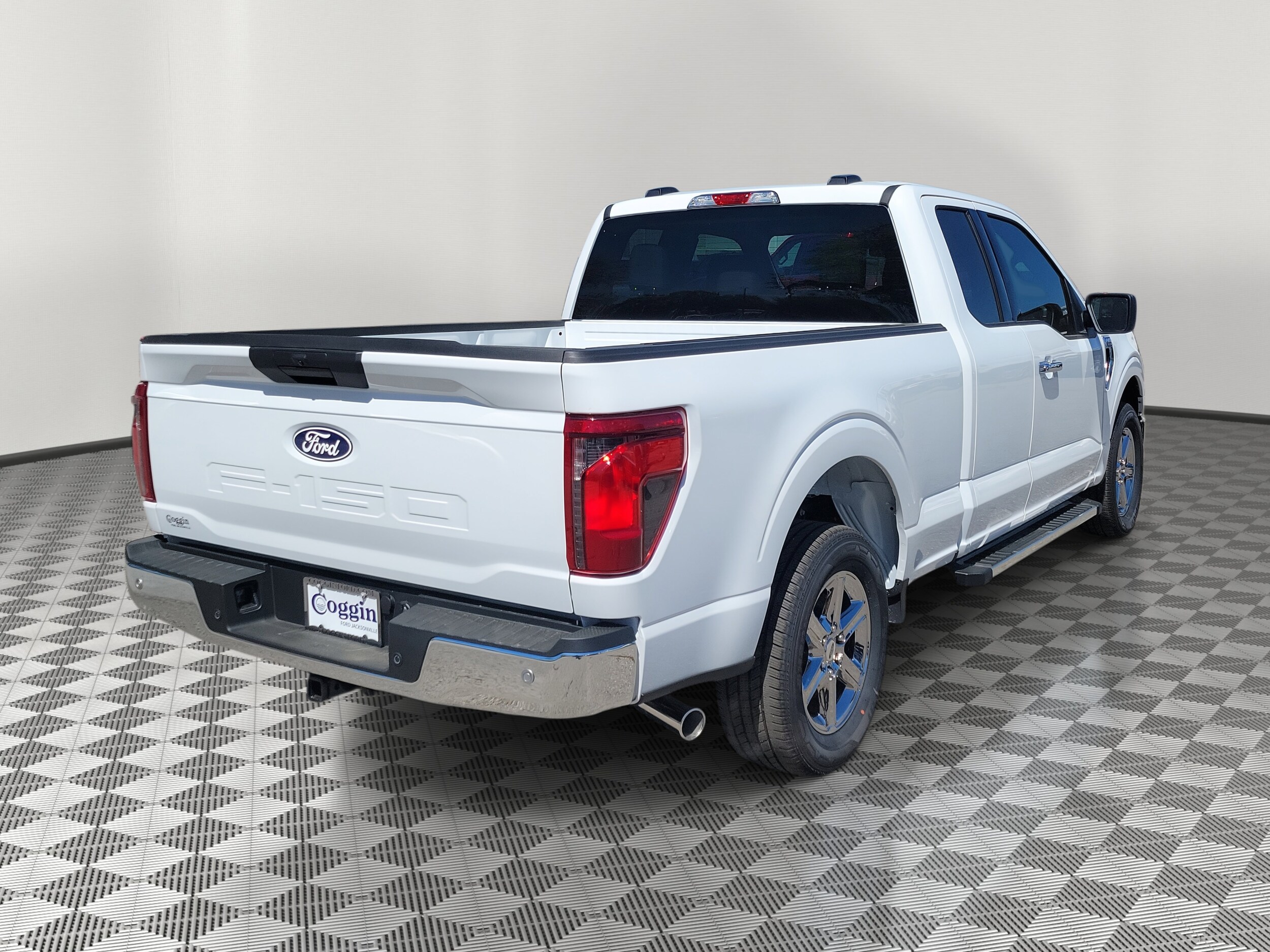 2025 Ford F-150 XLT photo 3