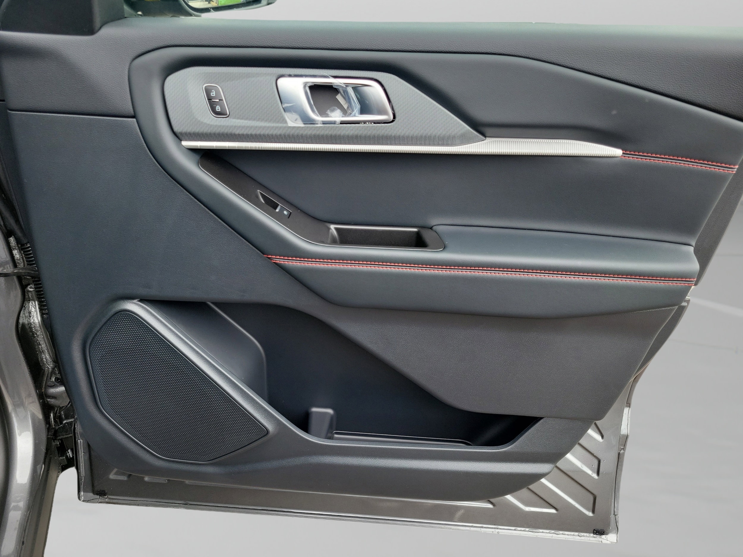 2026 Ford Explorer ST-Line - Photo 28