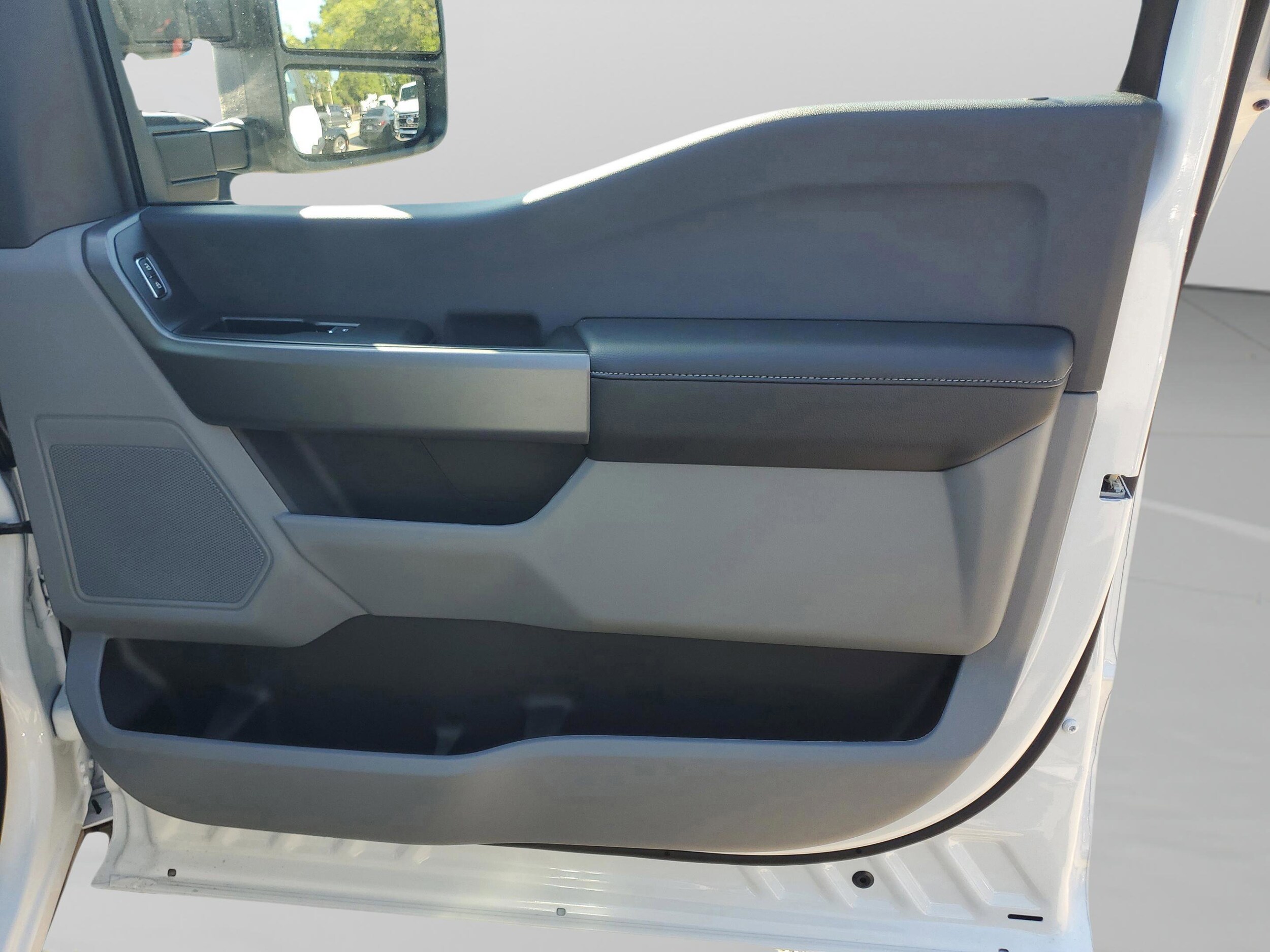 2025 Ford F-350 Super Duty XLT - Photo 21