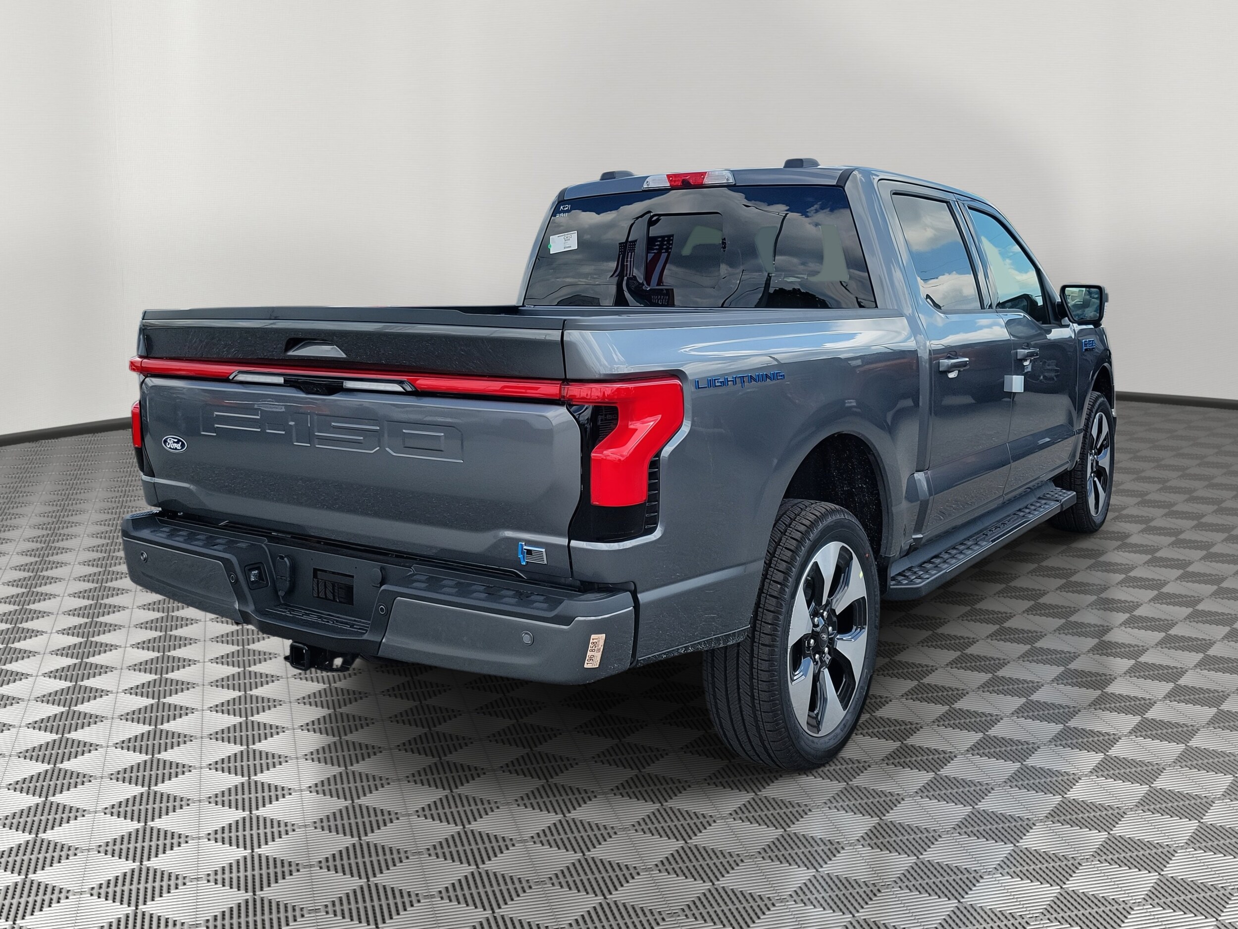 2025 Ford F-150 Lightning Platinum photo 3