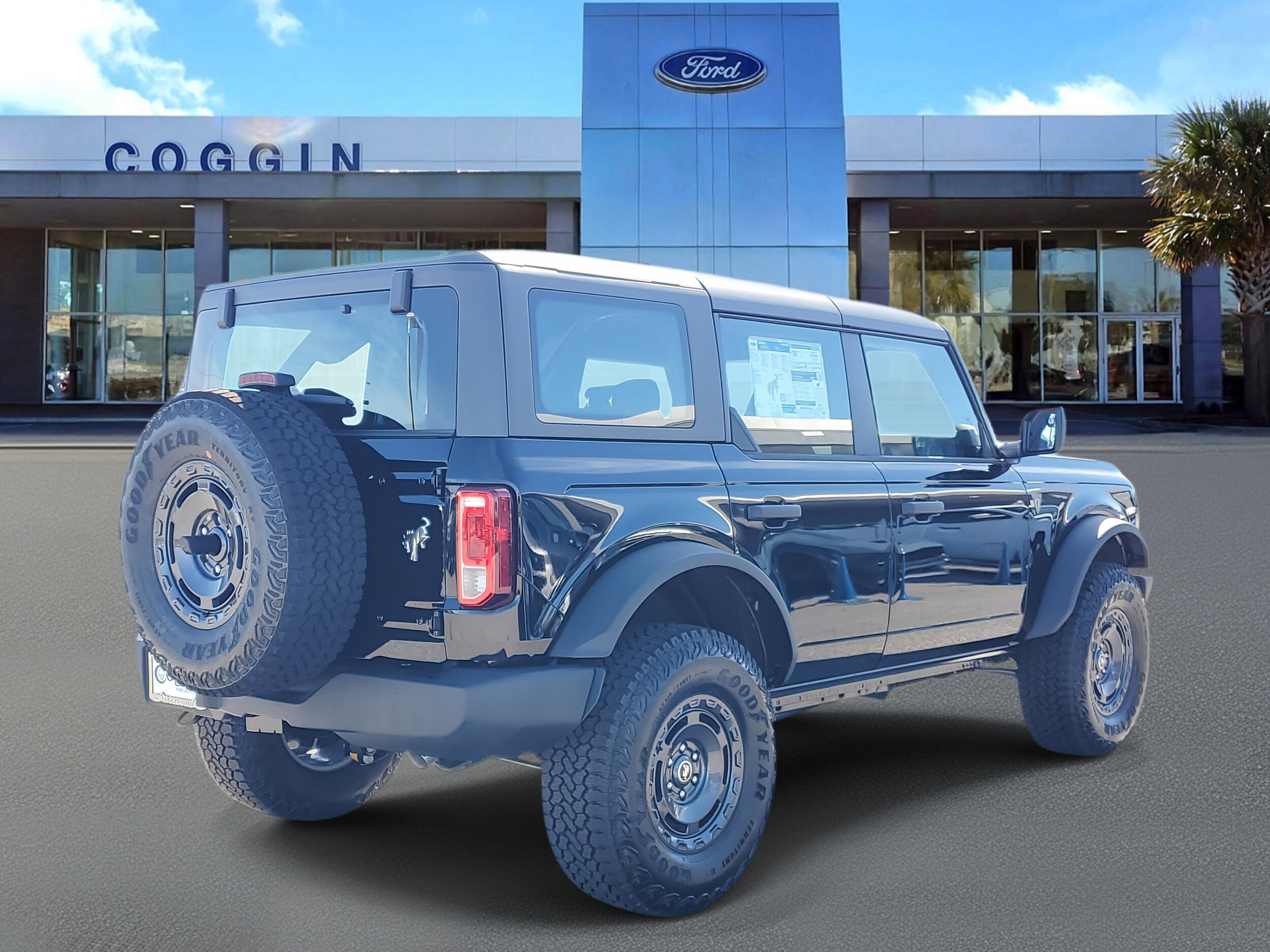 2025 Ford Bronco Base photo 4