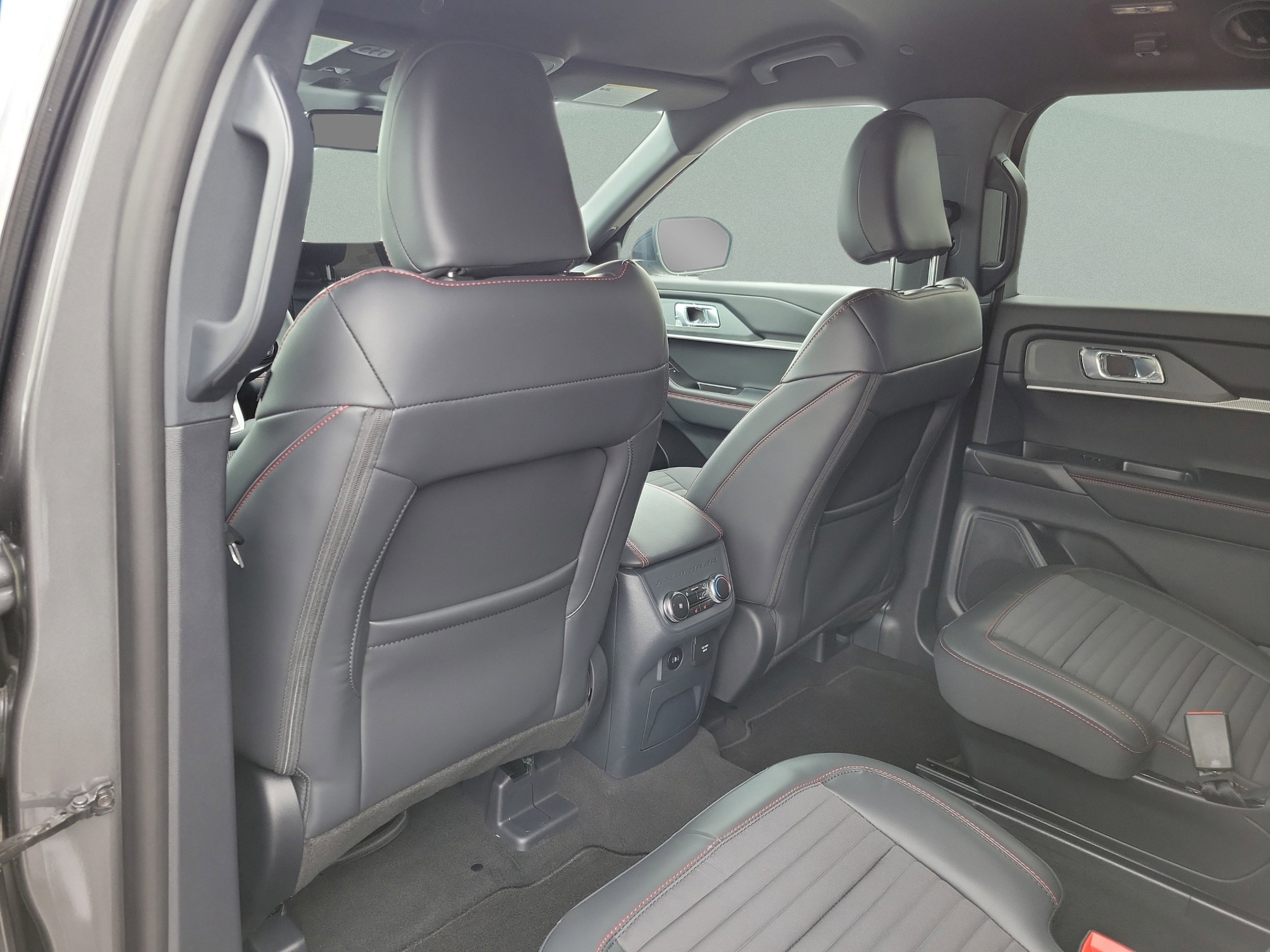 2026 Ford Explorer ST-Line - Photo 22