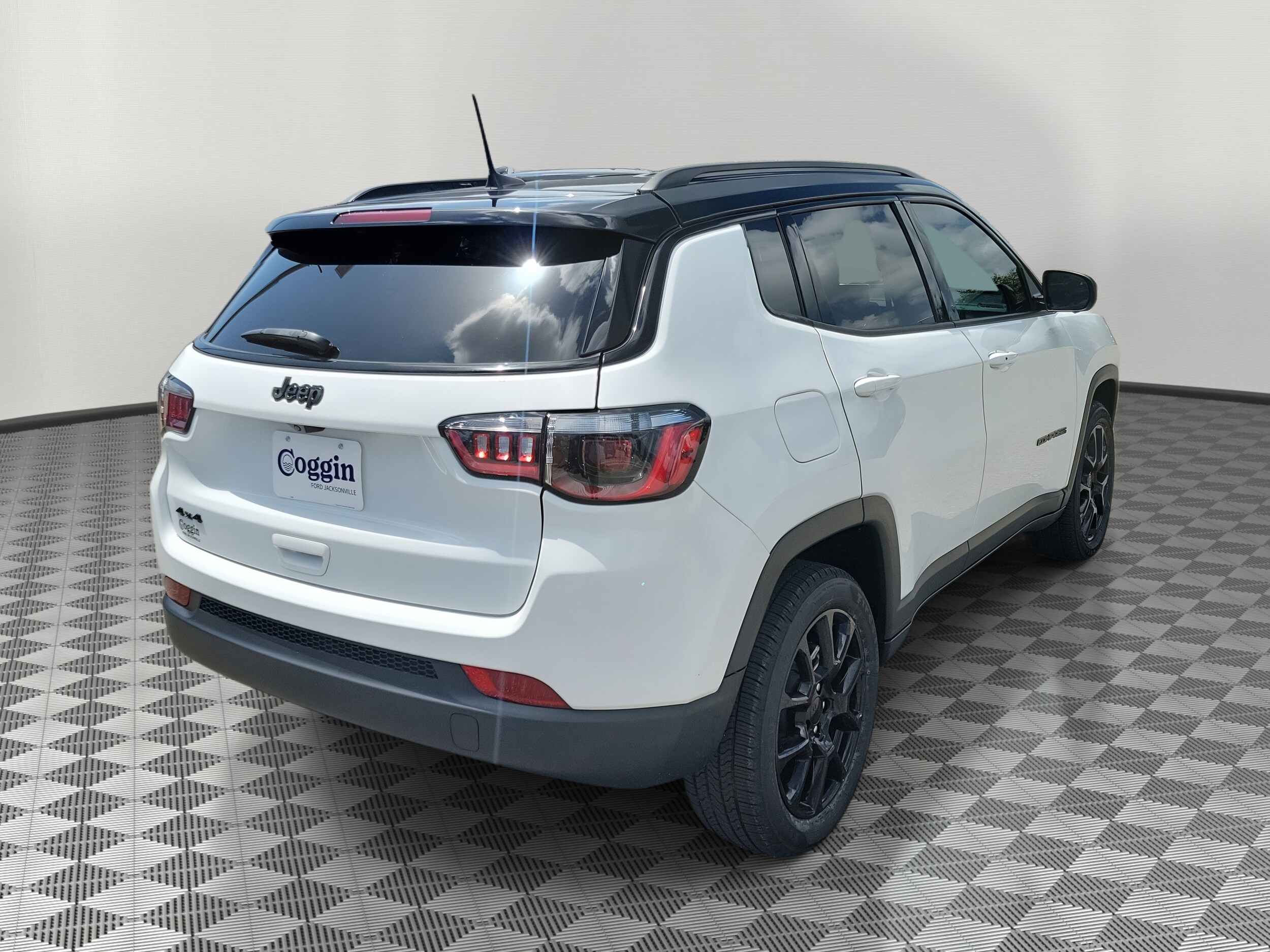 2023 Jeep Compass Altitude photo 3