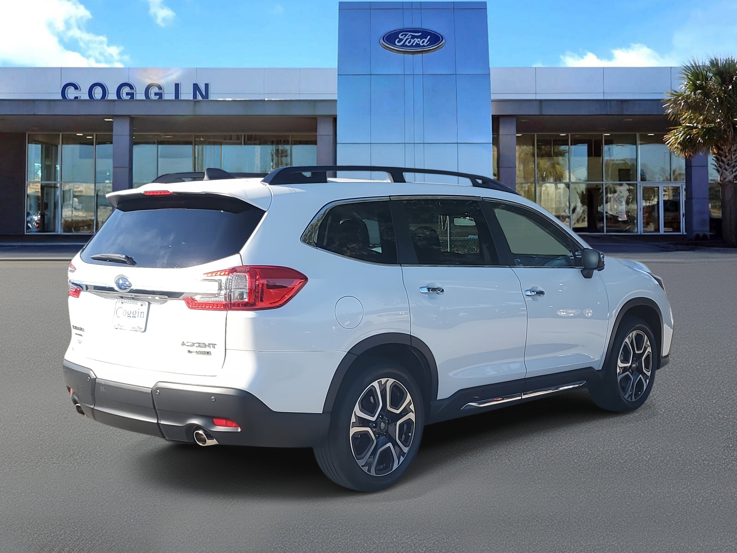 2023 Subaru Ascent Touring photo 3