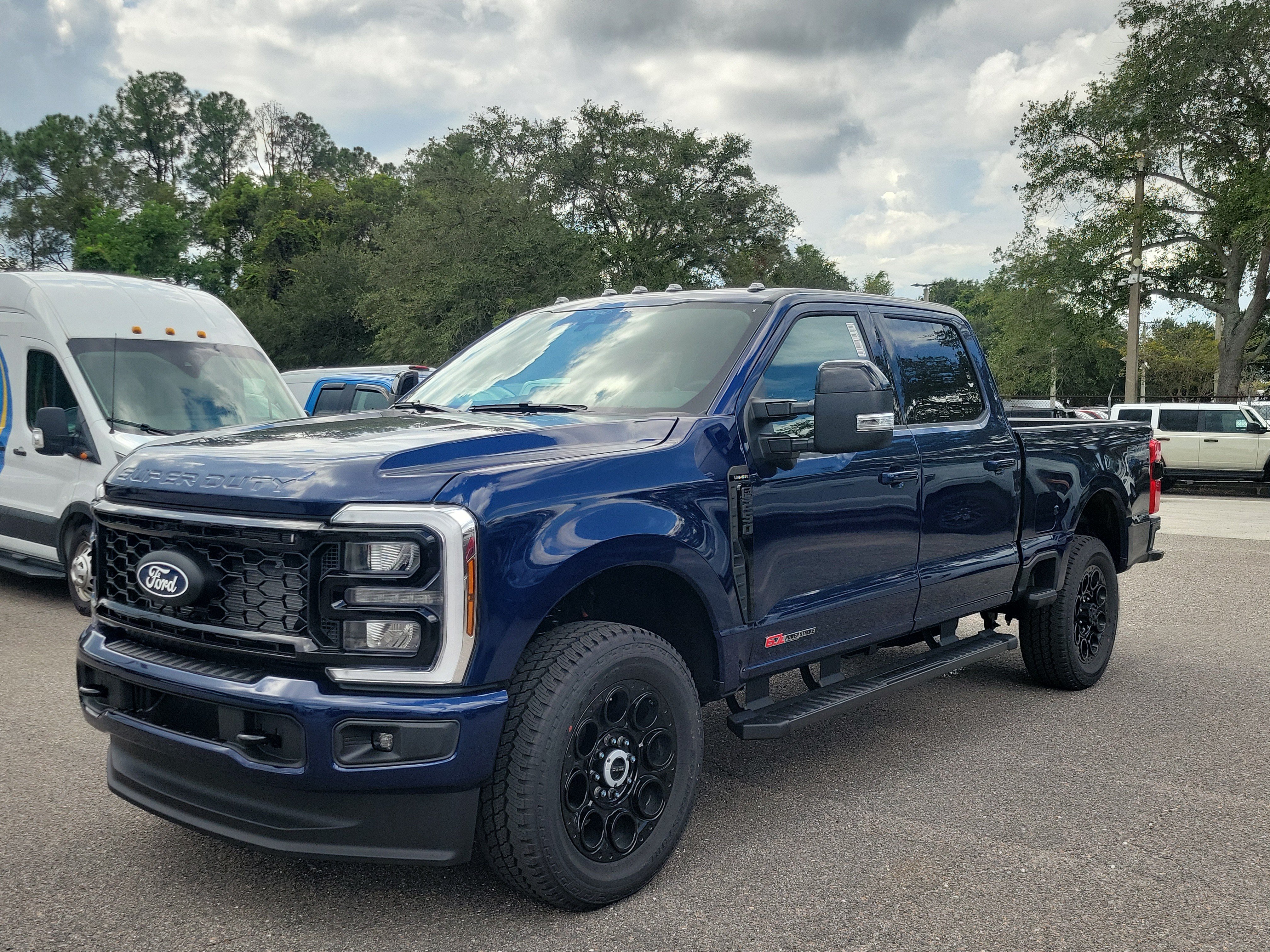 2027 Ford F-250 LARIAT Truck Crew Cab