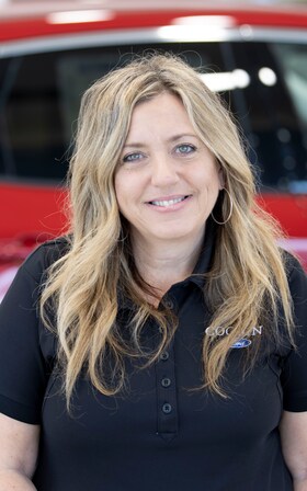 Staff member Lisa Edwards from ID_89a634eac53d