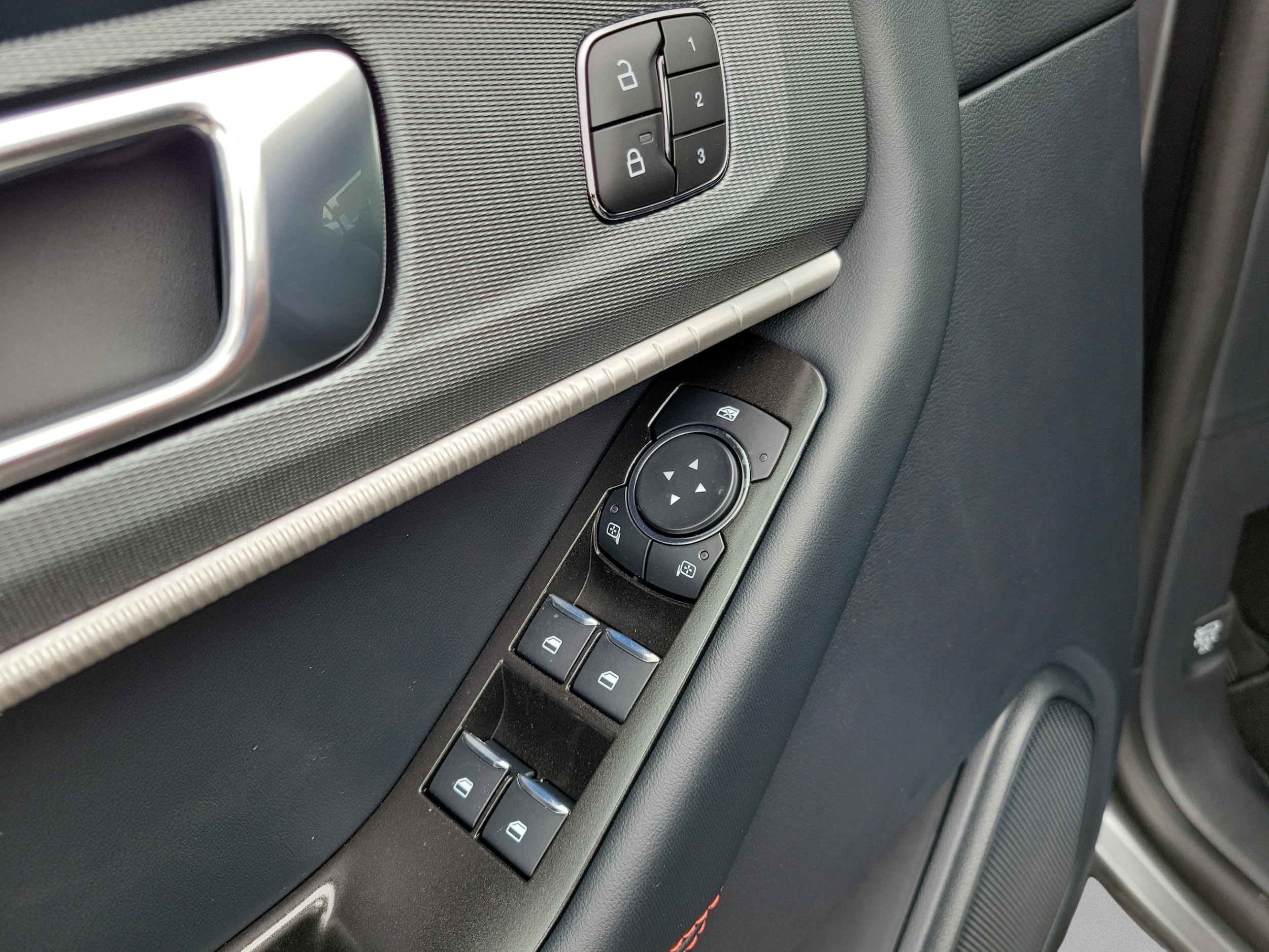 2026 Ford Explorer ST-Line - Photo 8