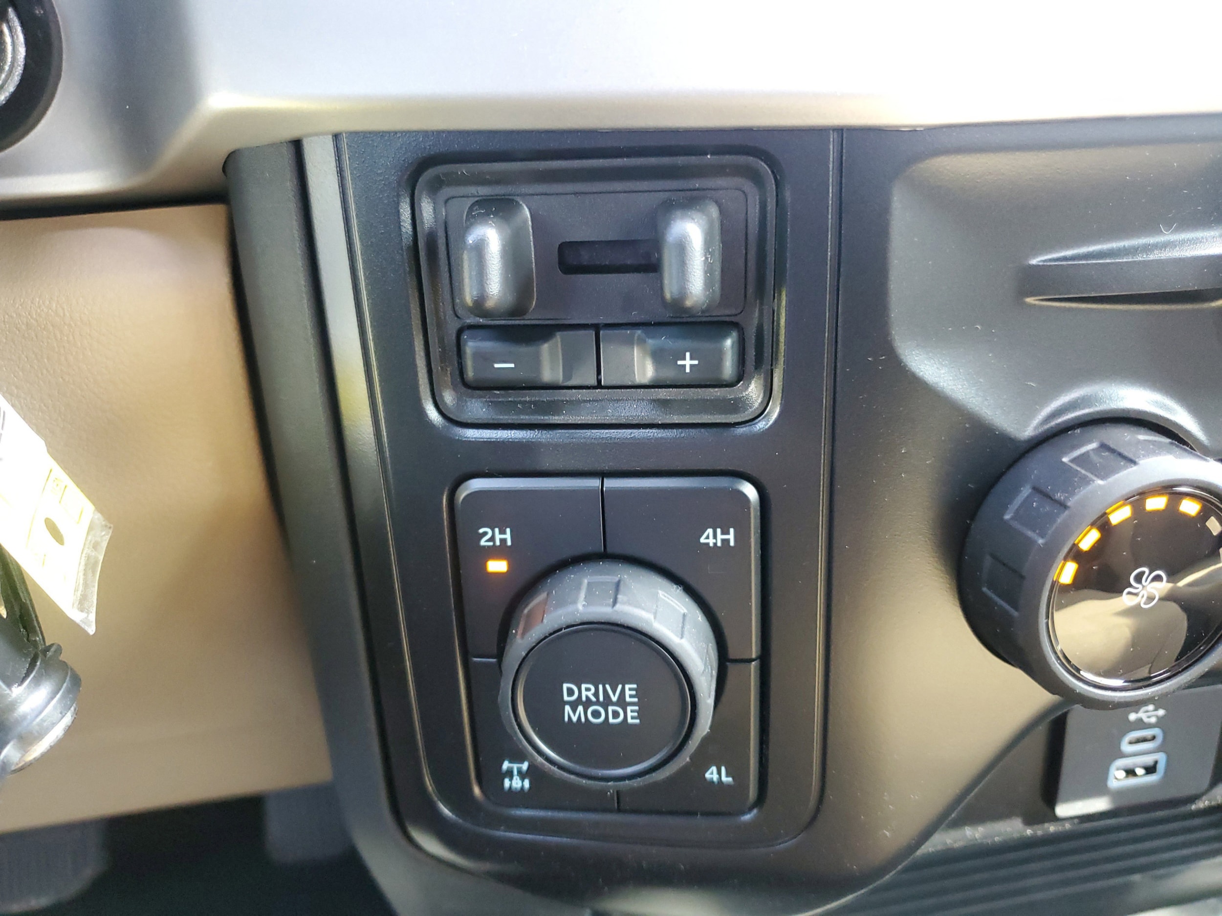 2025 Ford F-350 Super Duty XLT - Photo 30