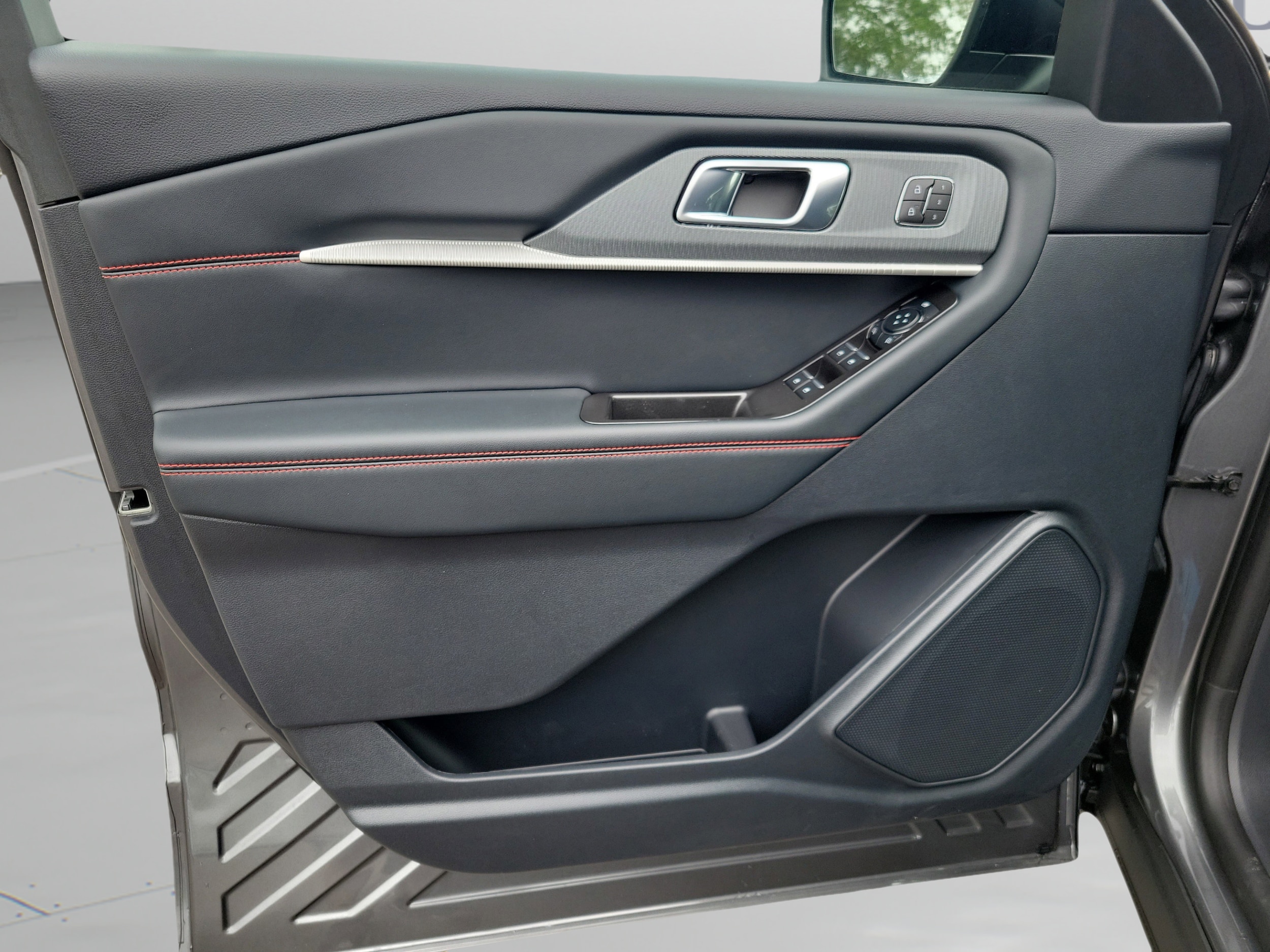 2026 Ford Explorer ST-Line - Photo 6