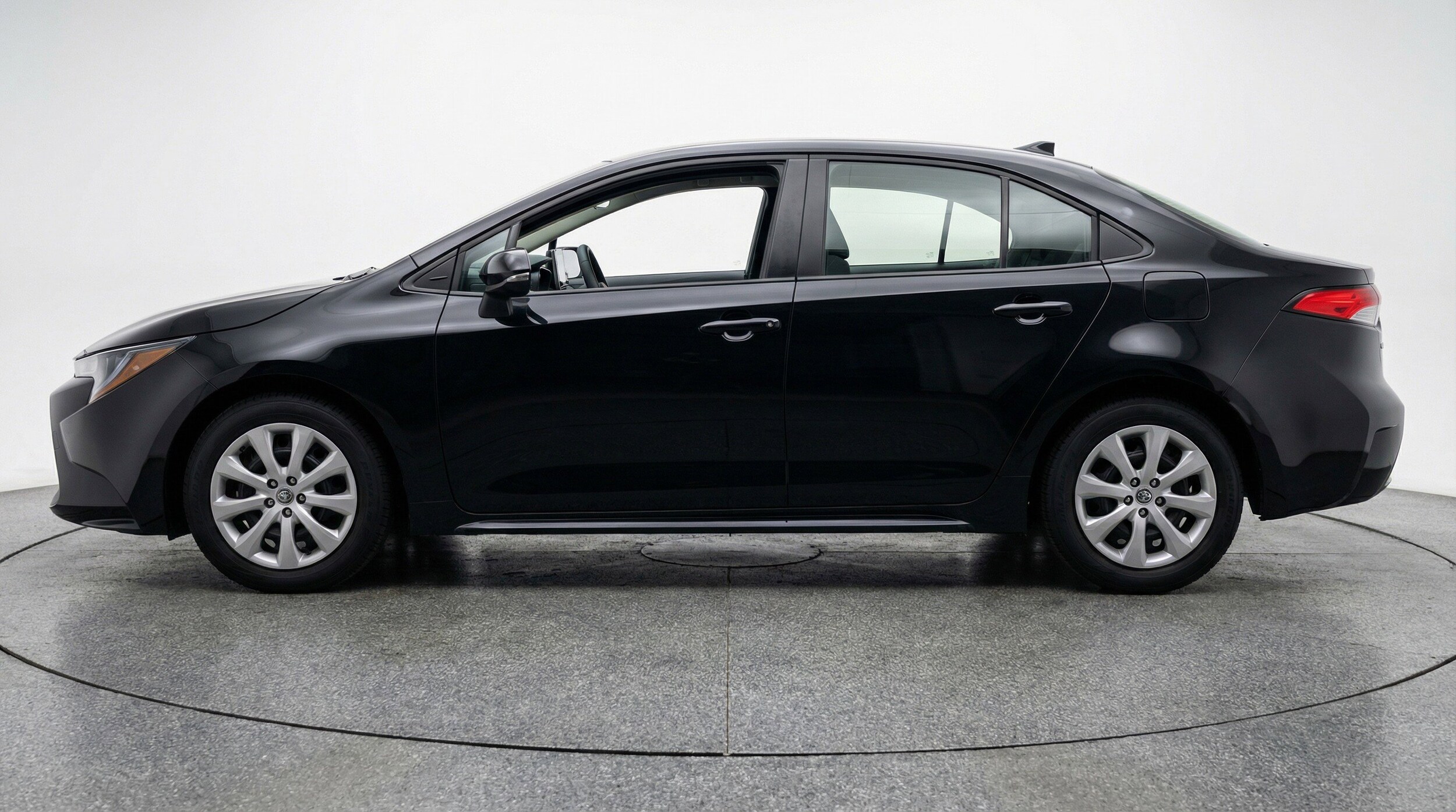 Thumbnail: 2025 Toyota Corolla - 5