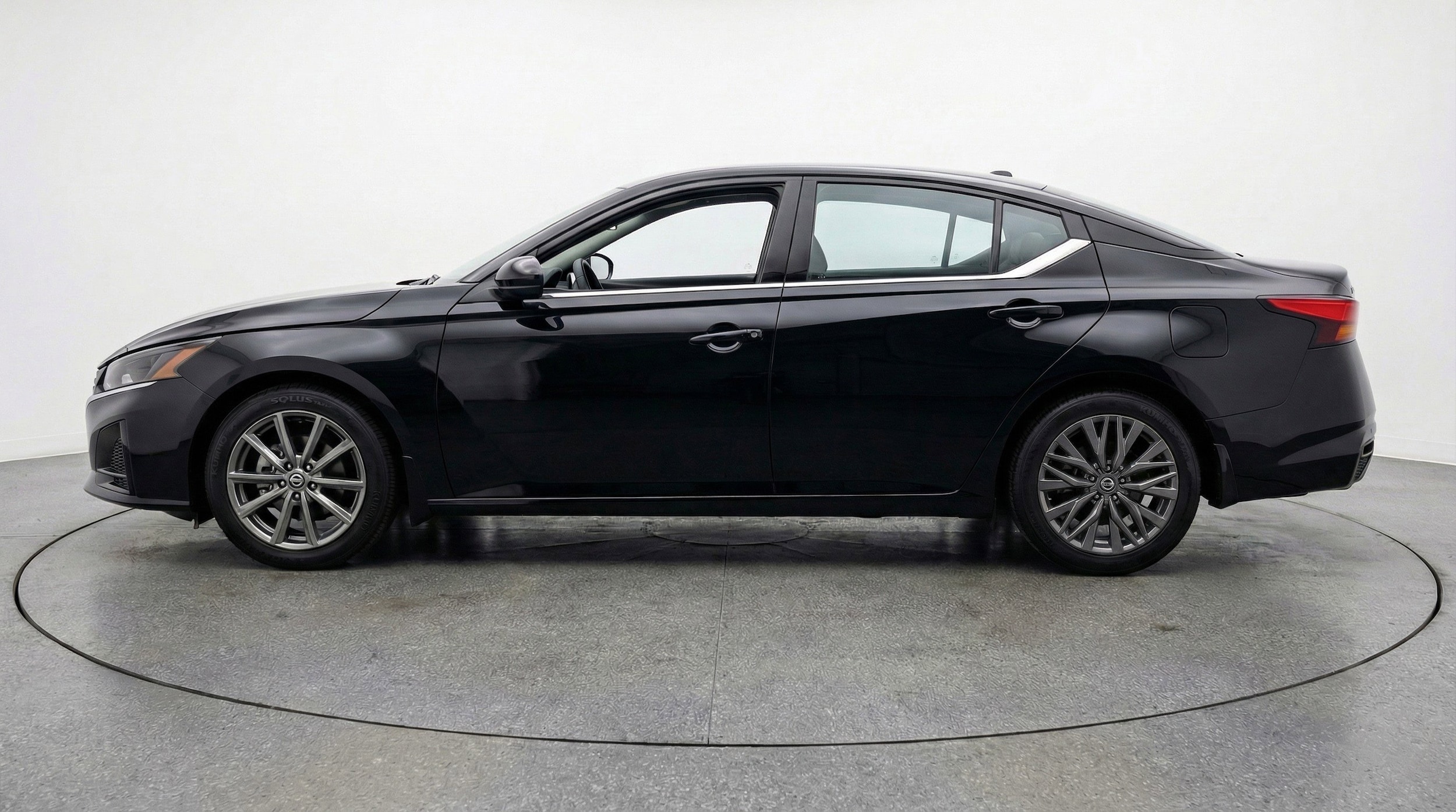 Thumbnail: 2025 Nissan Altima - 5