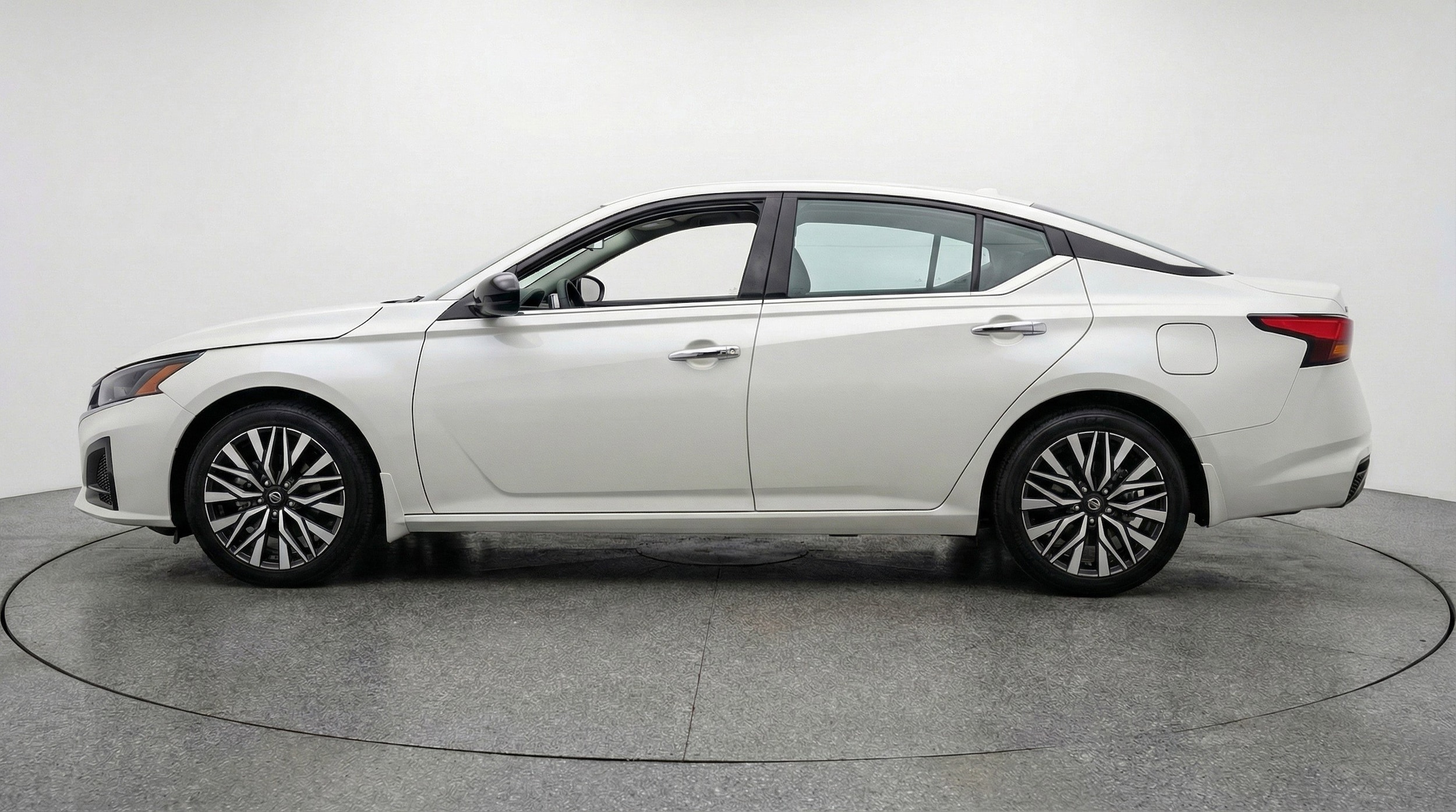 Thumbnail: 2025 Nissan Altima - 5