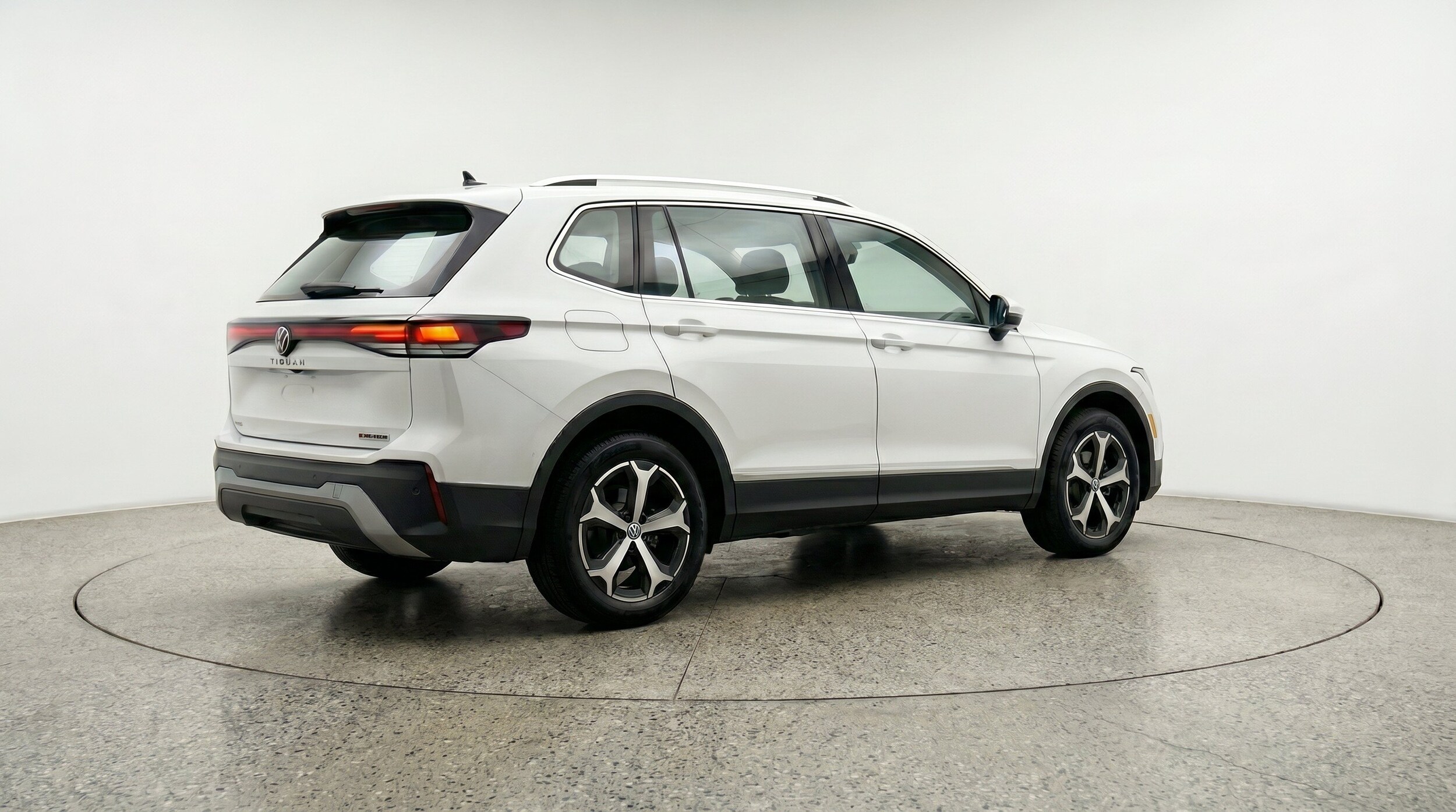 Thumbnail: 2026 Volkswagen Tiguan - 9