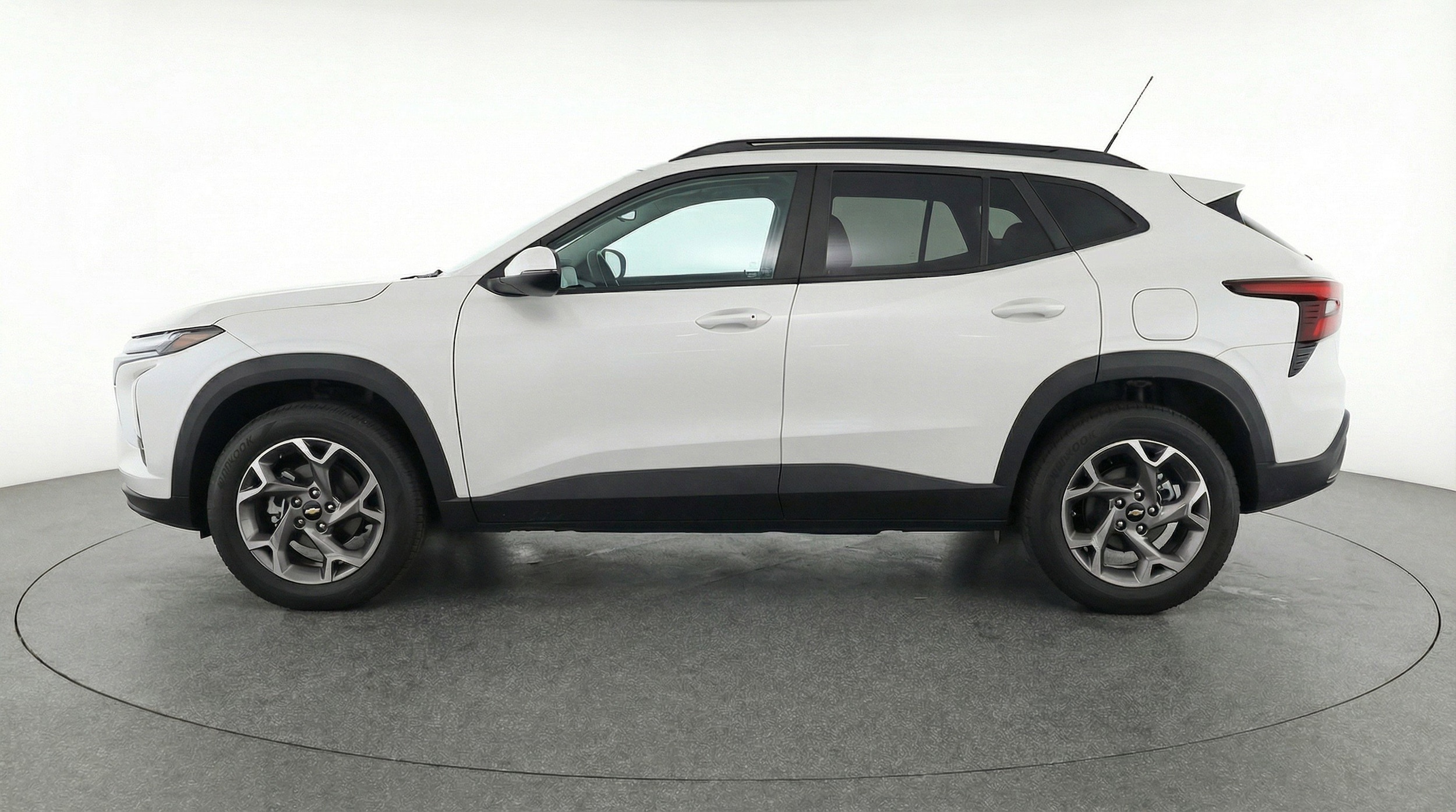 Thumbnail: 2025 Chevrolet Trax - 5