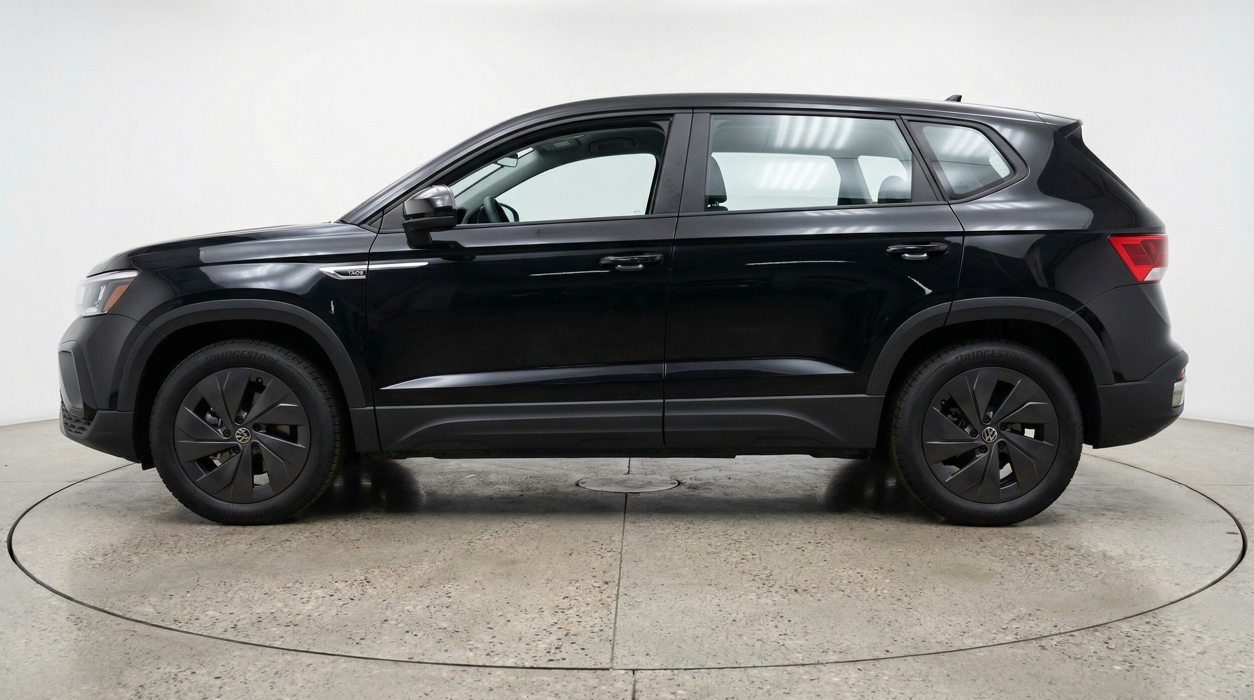 Thumbnail: 2025 Volkswagen Taos - 4