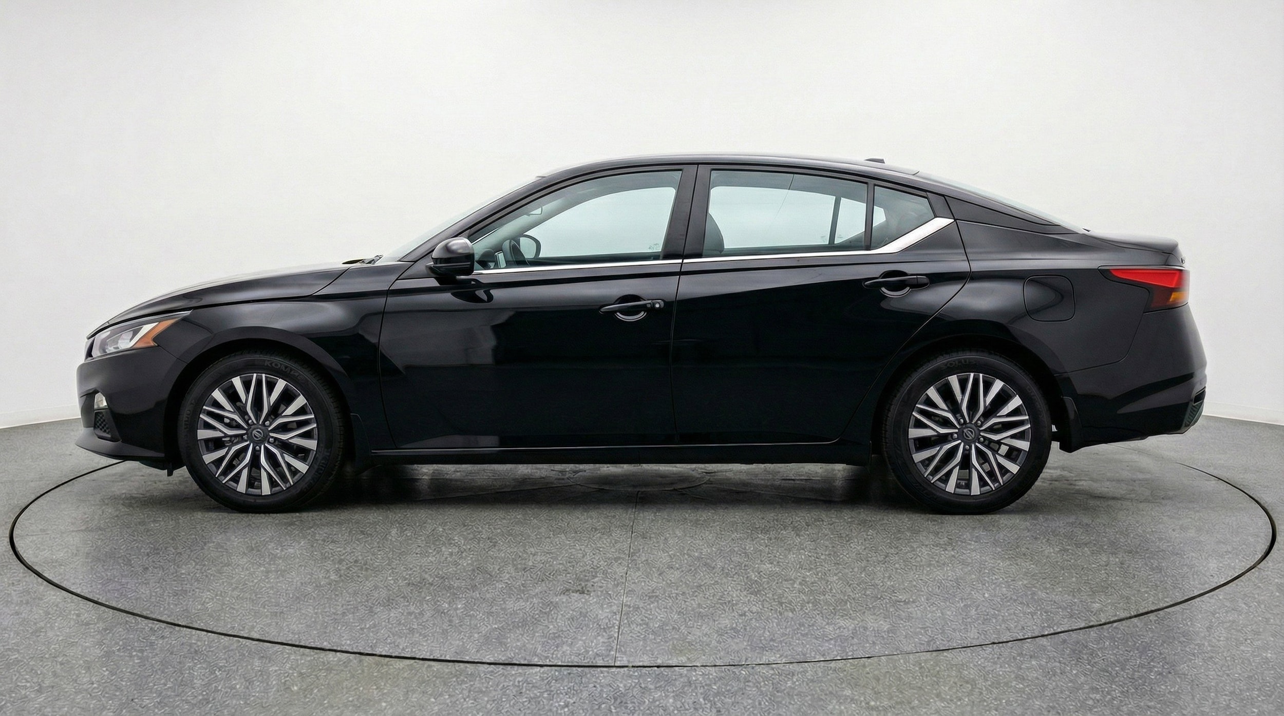 Thumbnail: 2025 Nissan Altima - 5