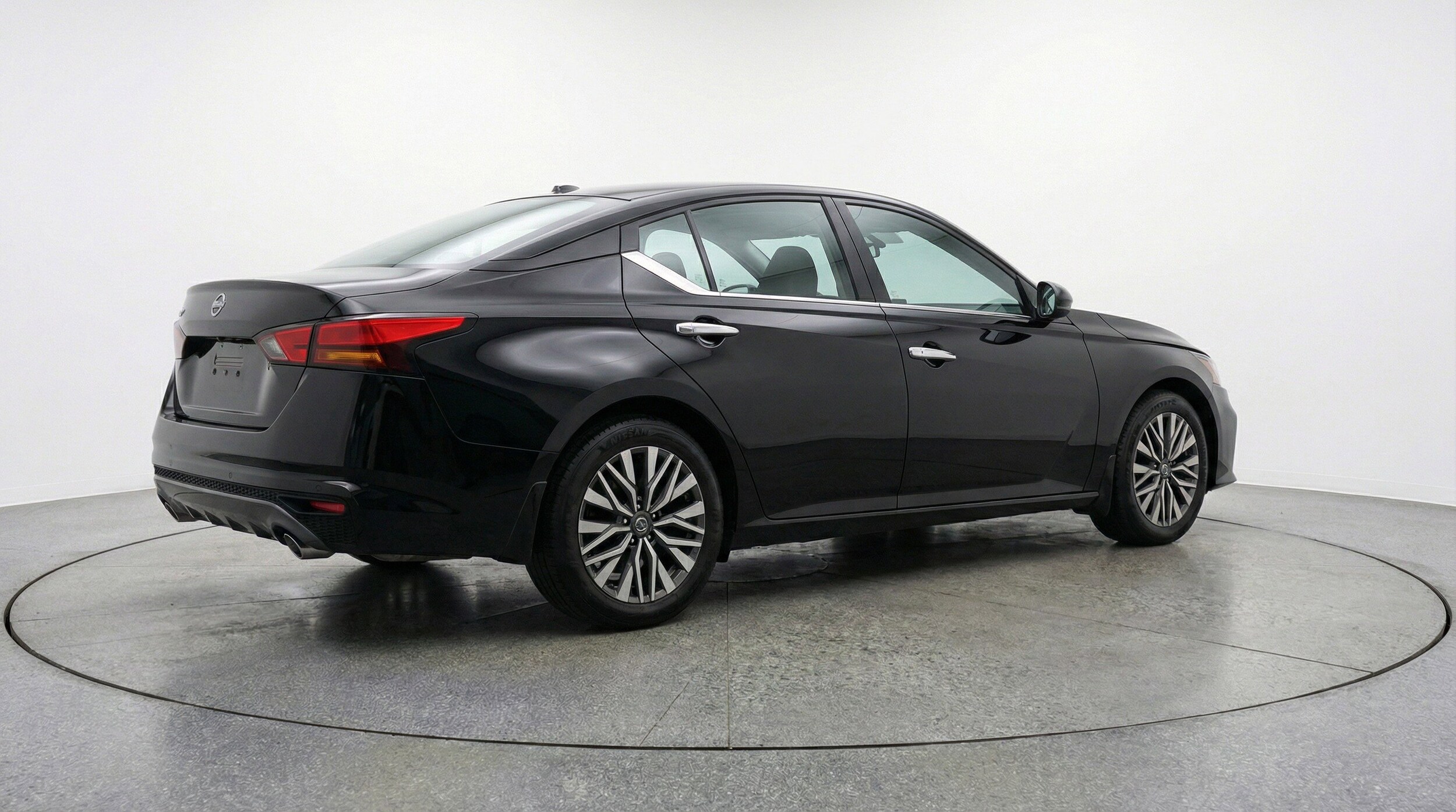 Thumbnail: 2025 Nissan Altima - 9