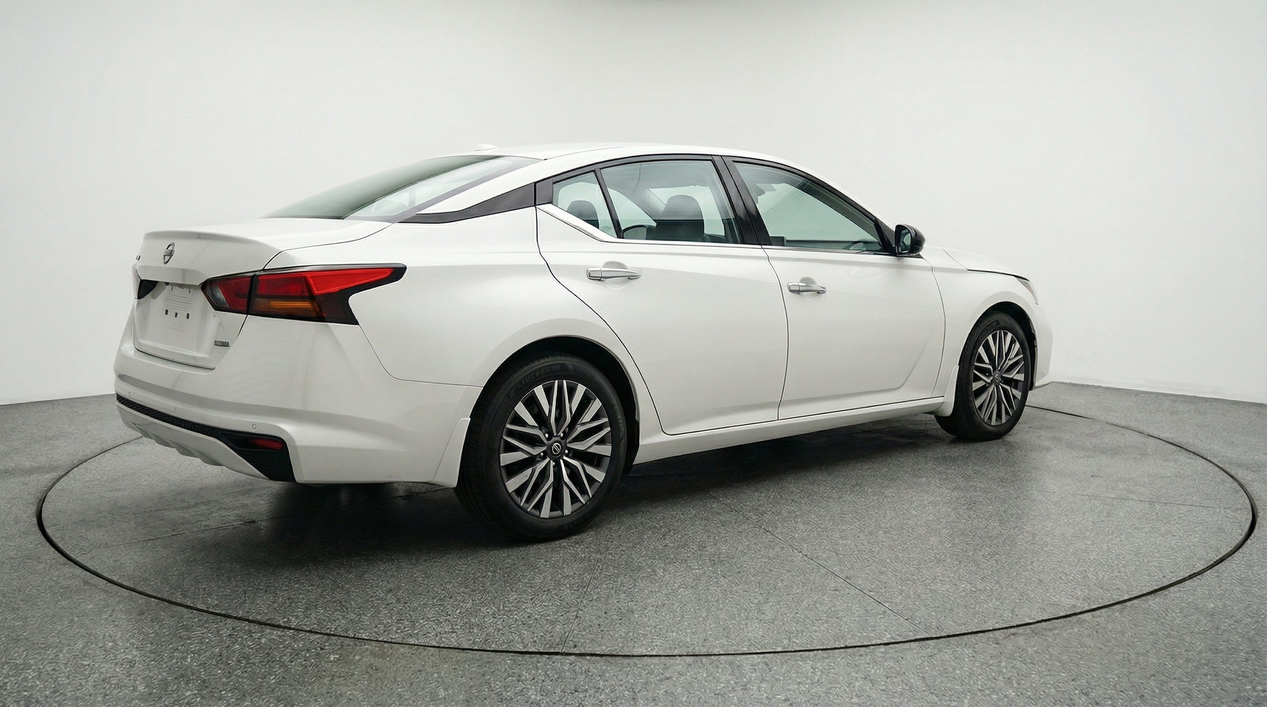 Thumbnail: 2025 Nissan Altima - 9