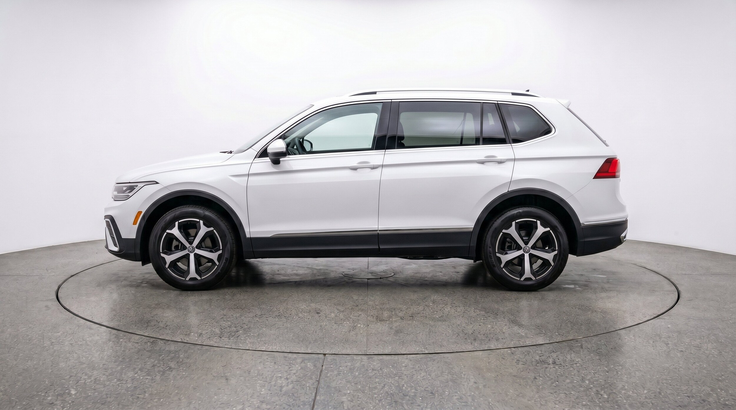 Thumbnail: 2026 Volkswagen Tiguan - 5