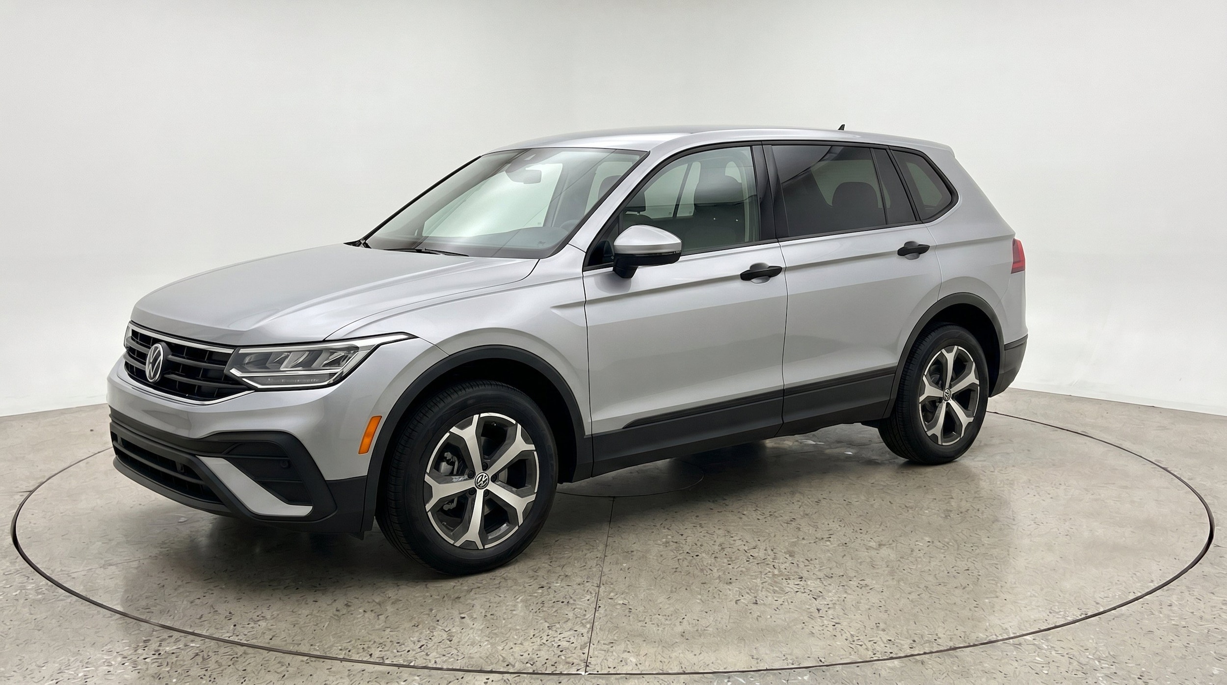 Thumbnail: 2026 Volkswagen Tiguan - 3