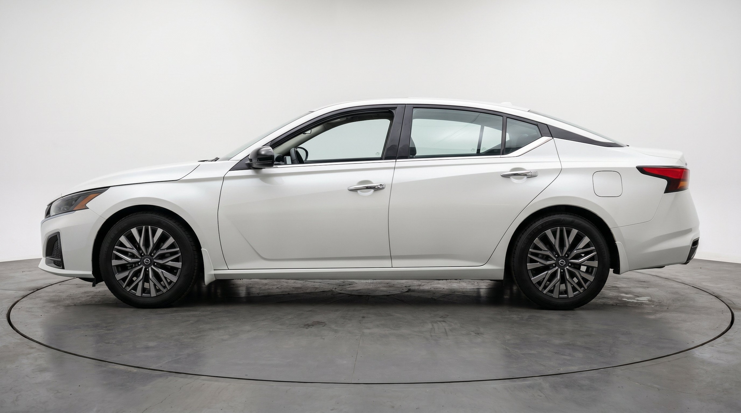 Thumbnail: 2025 Nissan Altima - 5