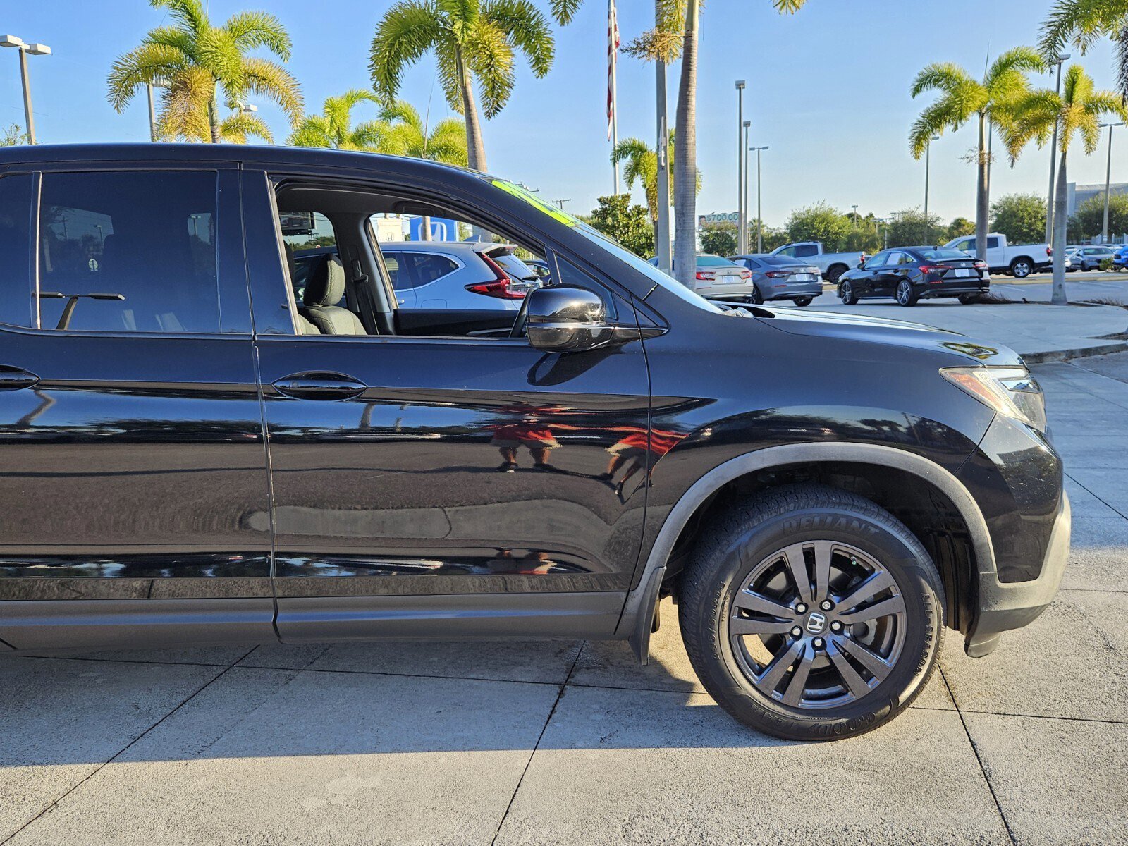 2020 Honda Ridgeline Sport photo 2
