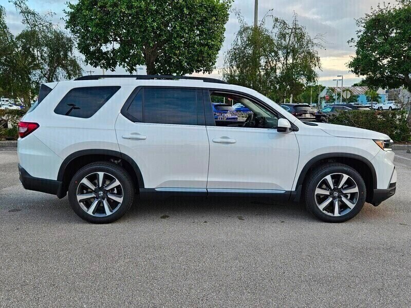 2025 Honda Pilot Touring photo 2