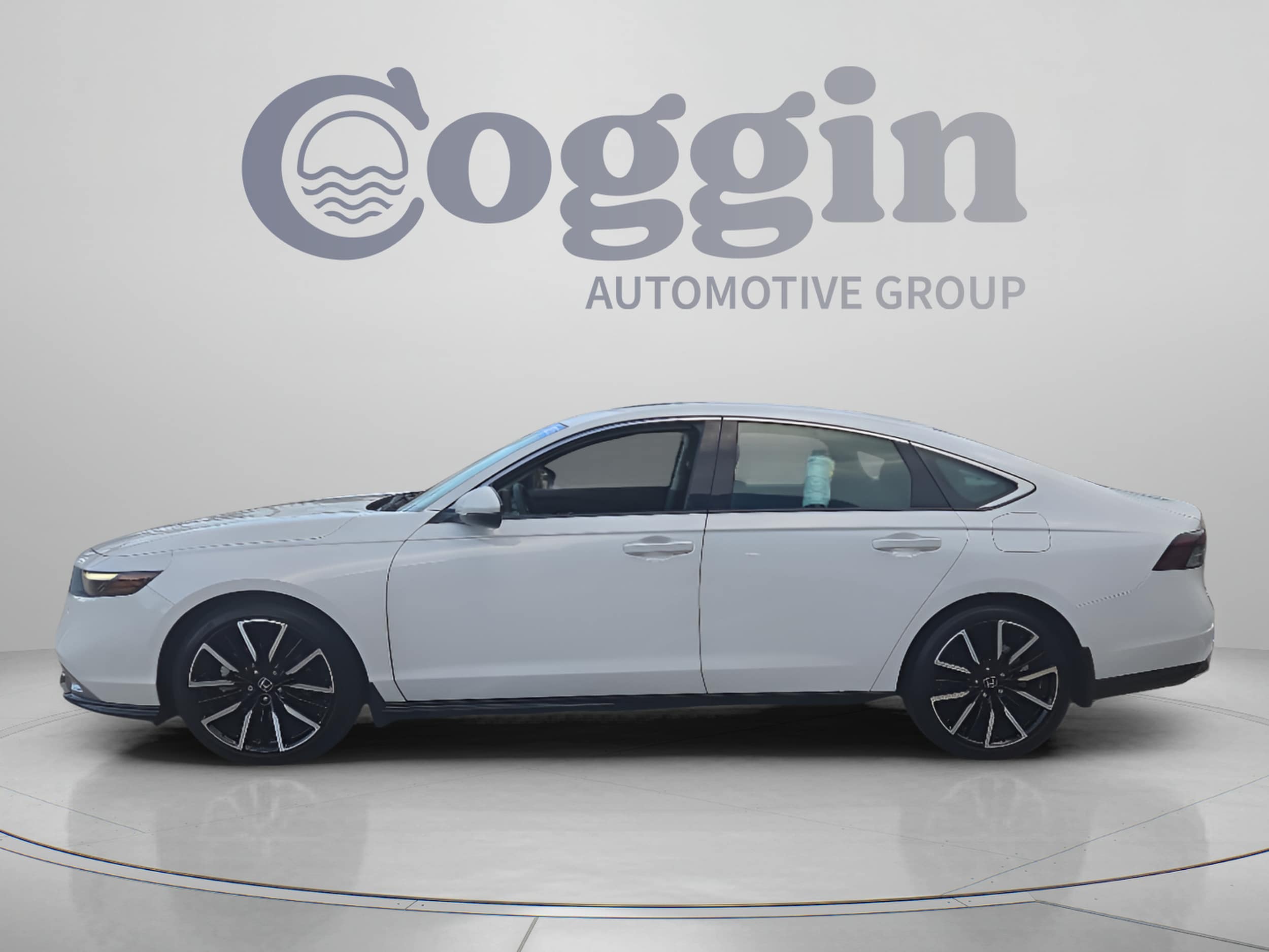 2025 Honda Accord Hybrid Touring - Photo 2