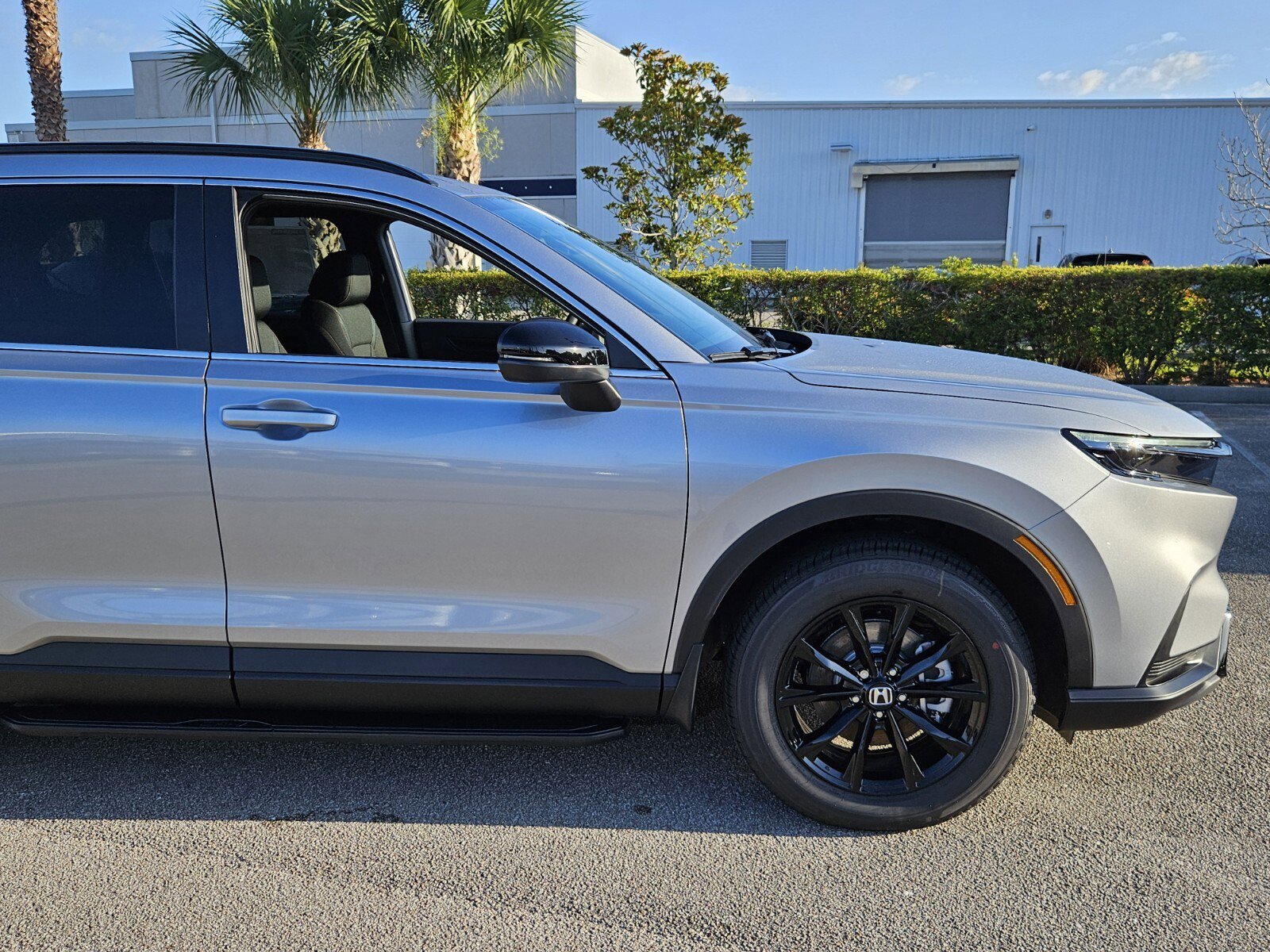 2025 Honda CR-V Hybrid Sport photo 2